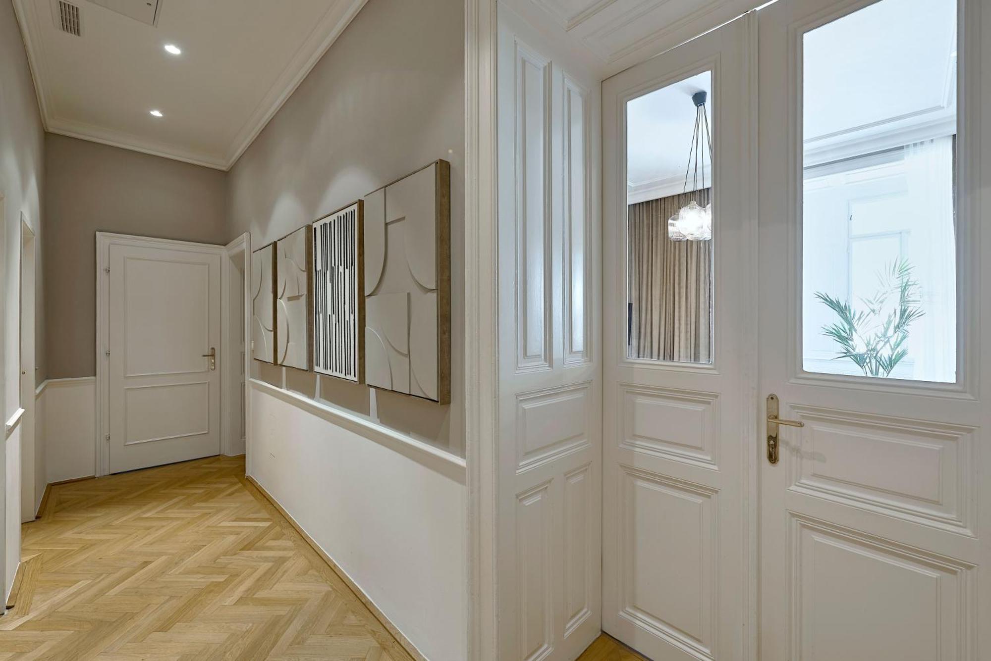 Diplomatic District Apartment, 6 Stops To Center Apartment