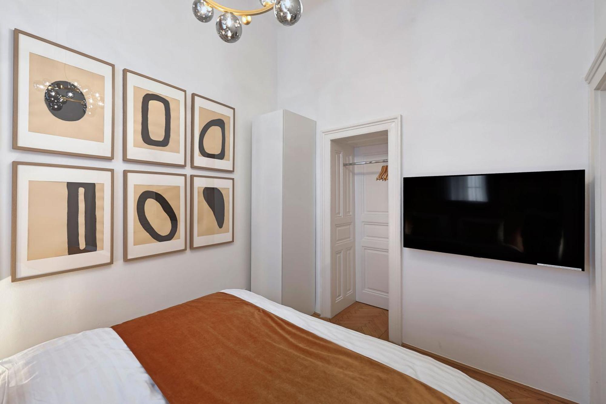 Diplomatic District Apartment, 6 Stops To Center