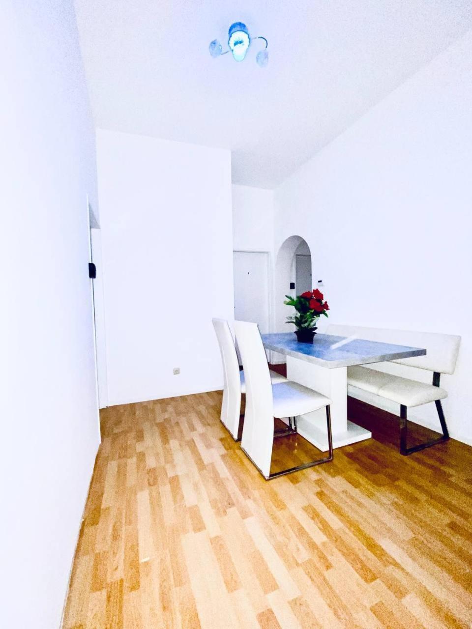 Spacious 4-bedroom Shared For Big Groups Apartment *
