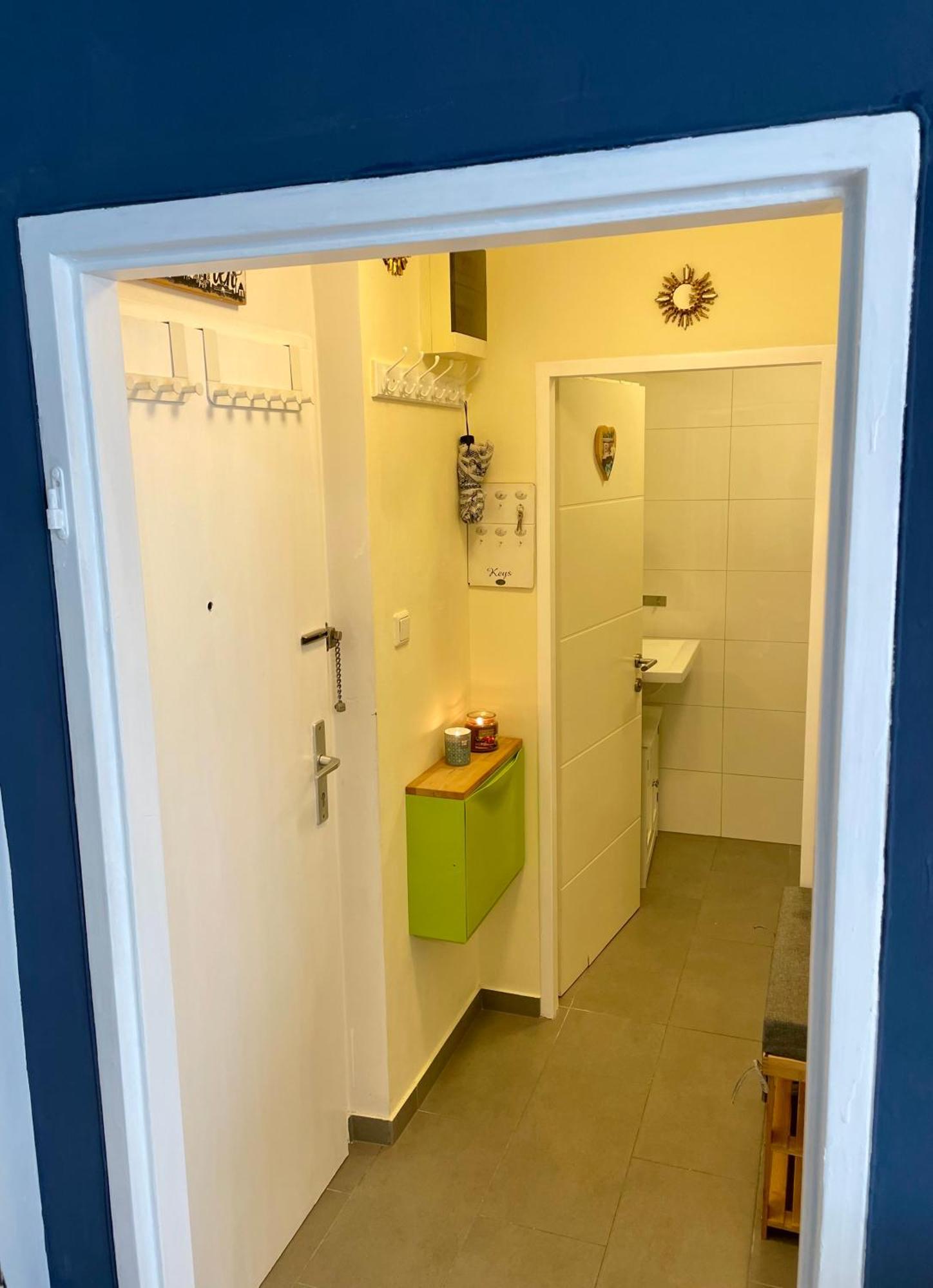 Apartment Business-apartment 1-6 Months *