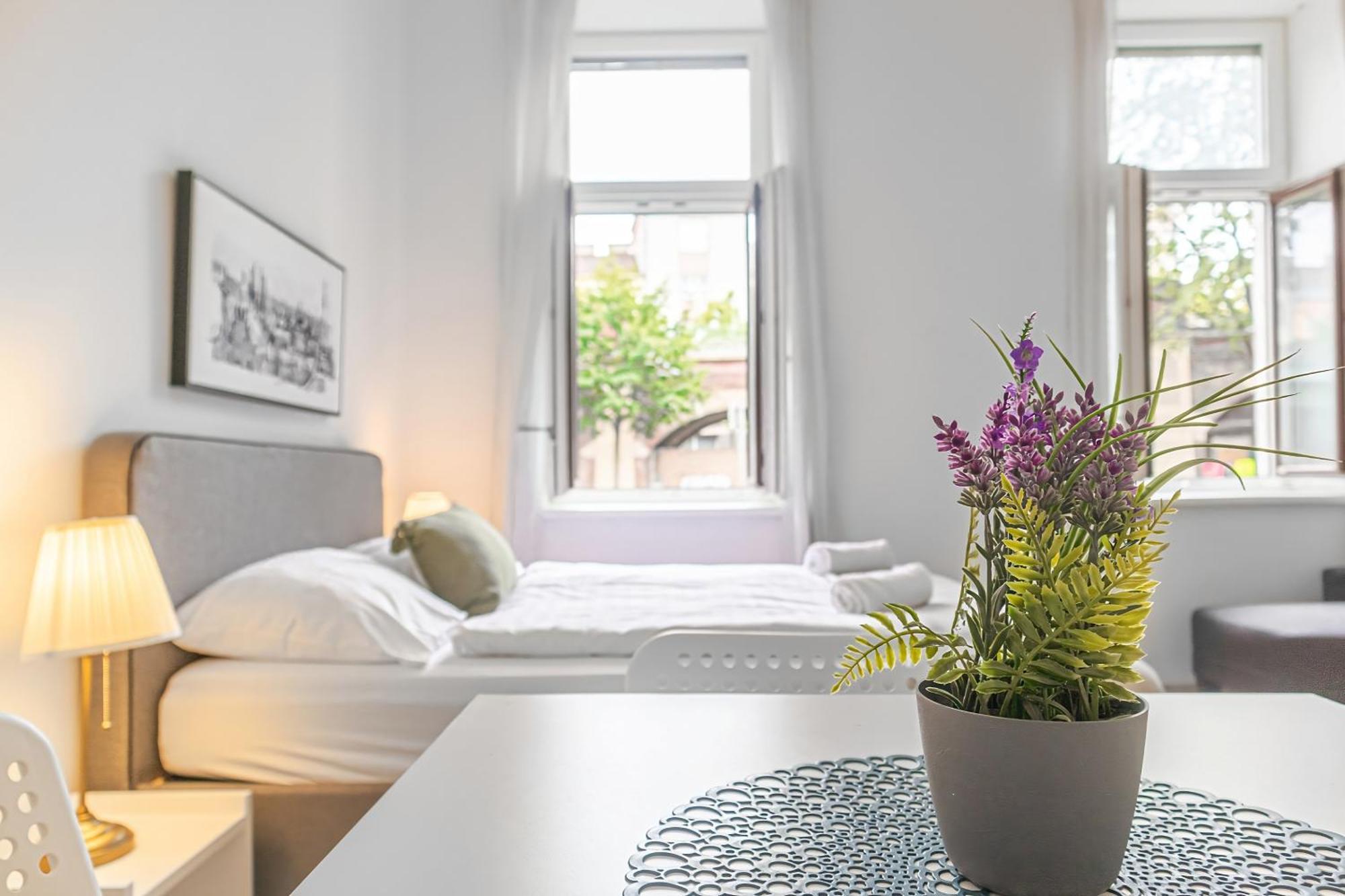 Apartment Attractive 2 Bedroom Apt. Near Akh Ideal For All *