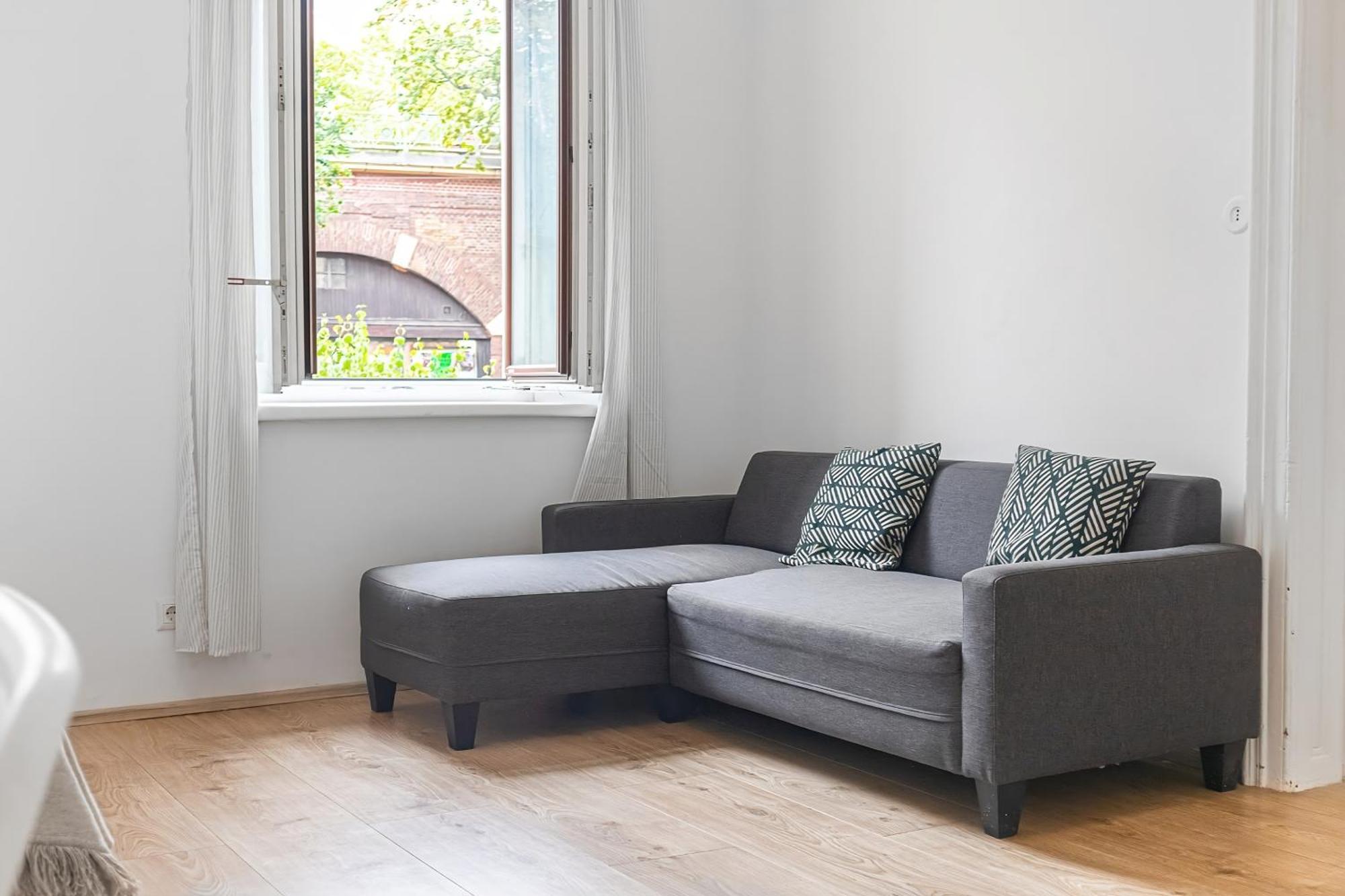 Attractive 2 Bedroom Apt. Near Akh Ideal For All Apartment