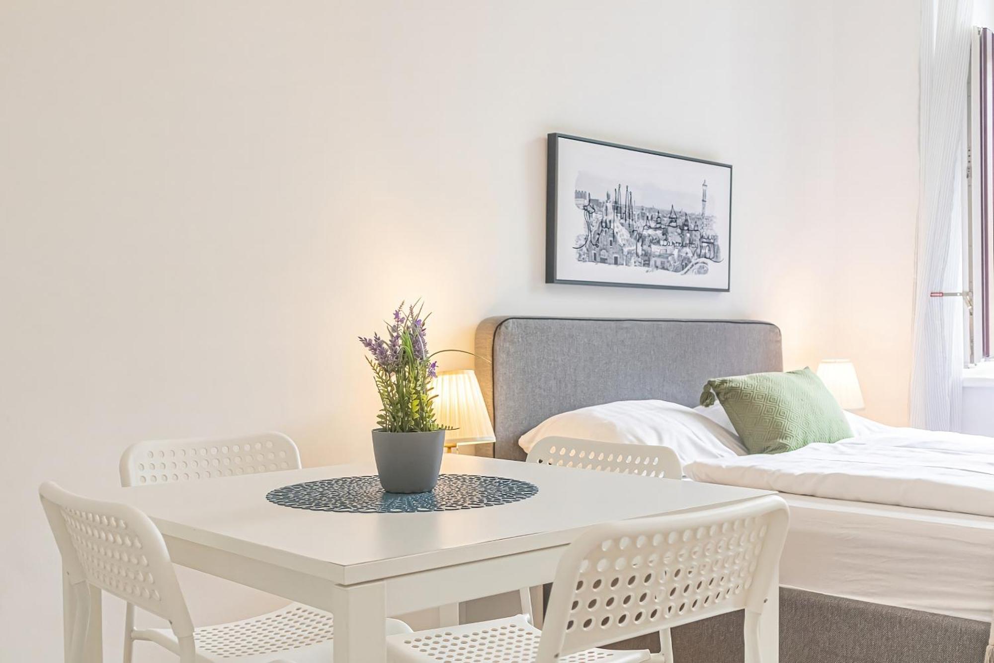Attractive 2 Bedroom Apt. Near Akh Ideal For All Apartment *