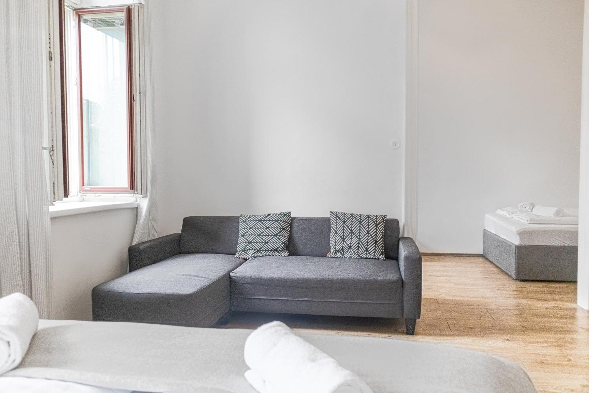 Apartment Attractive 2 Bedroom Apt. Near Akh Ideal For All