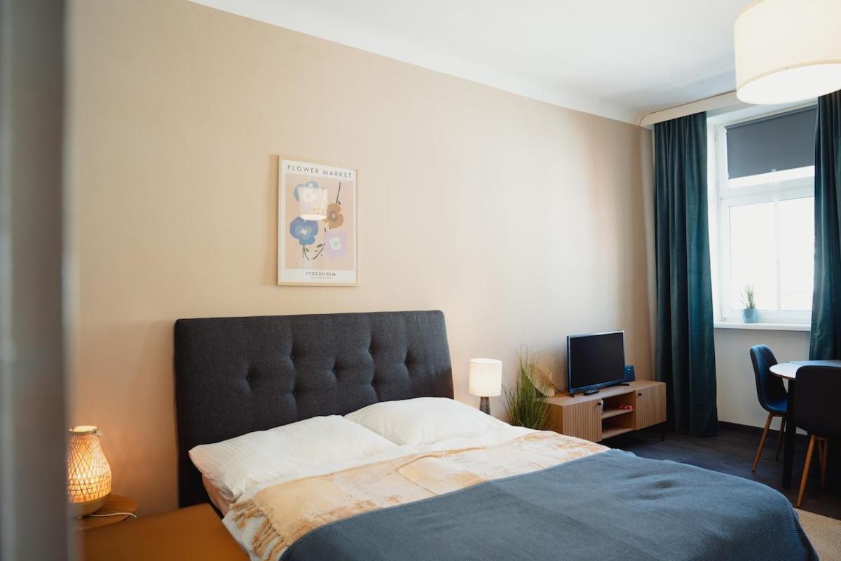 Cozy, Small, New With Free Parking * Vienna