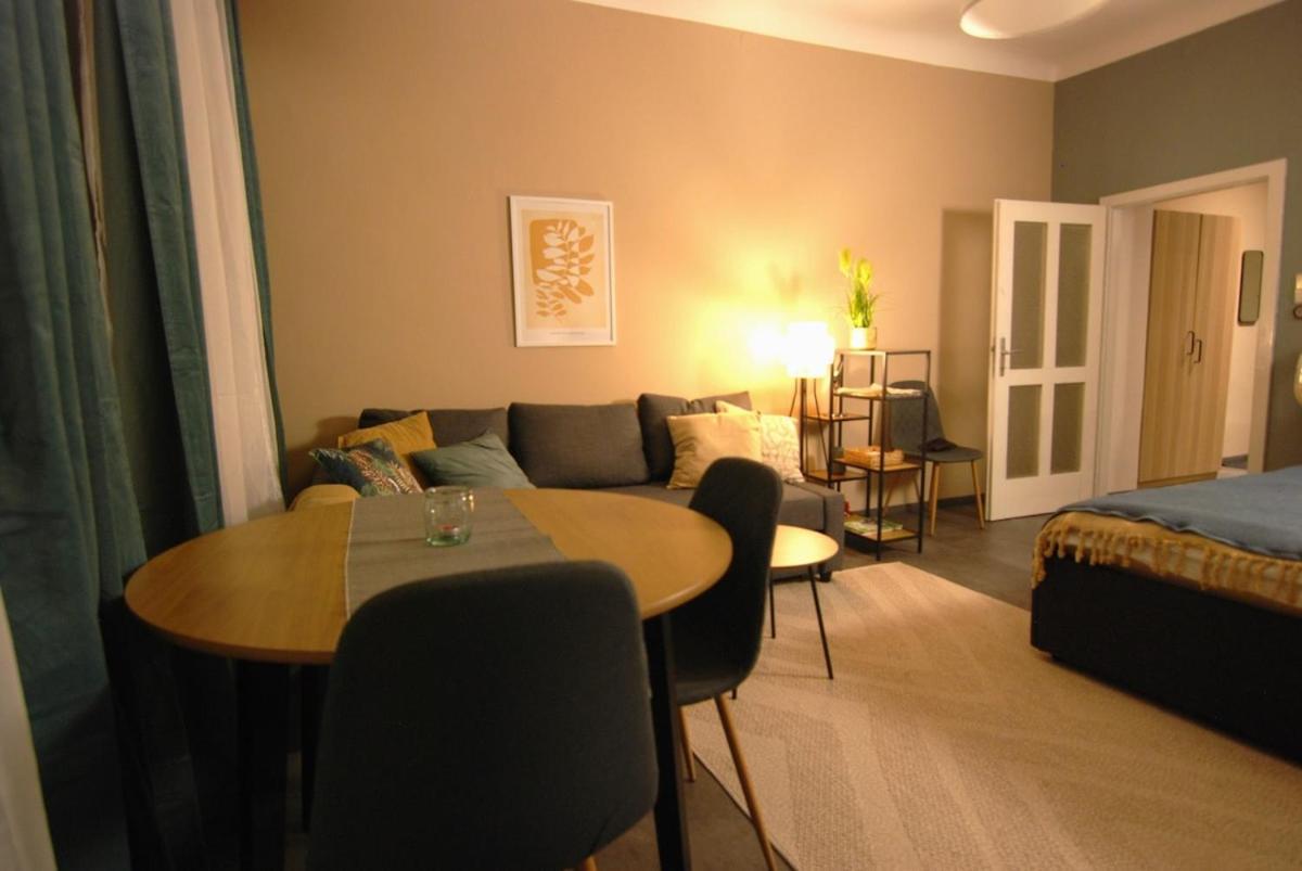 Cozy, Small, New With Free Parking Vienna