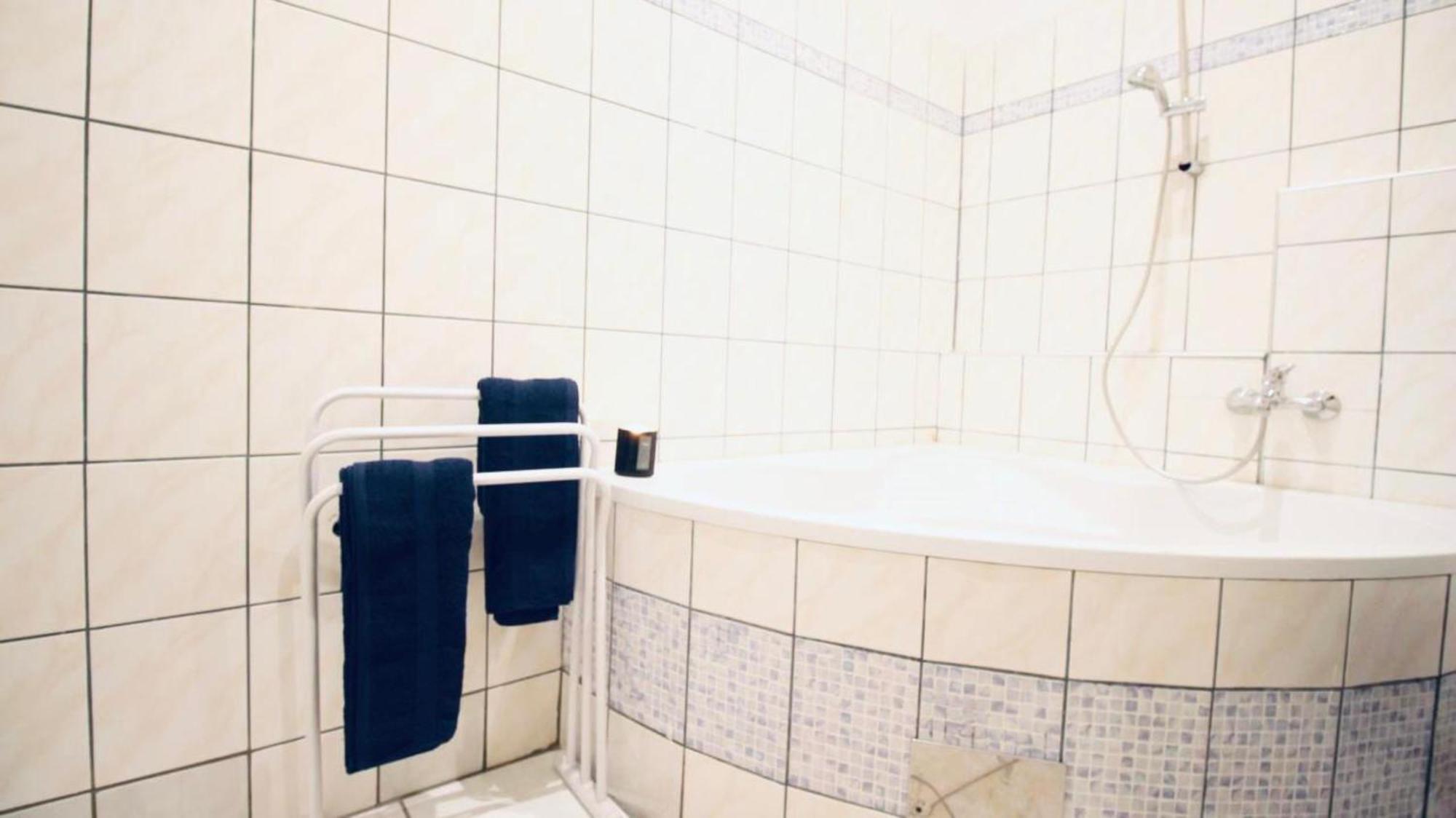 Super Cozy 5 Bedroom Shared 10min Walk To Augarten Wien