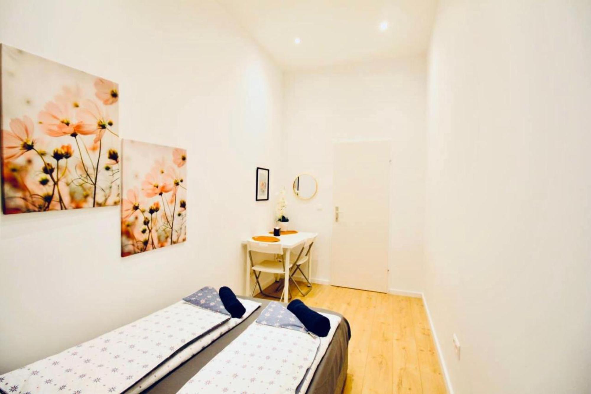 Super Cozy 5 Bedroom Shared 10min Walk To Augarten Apartment *