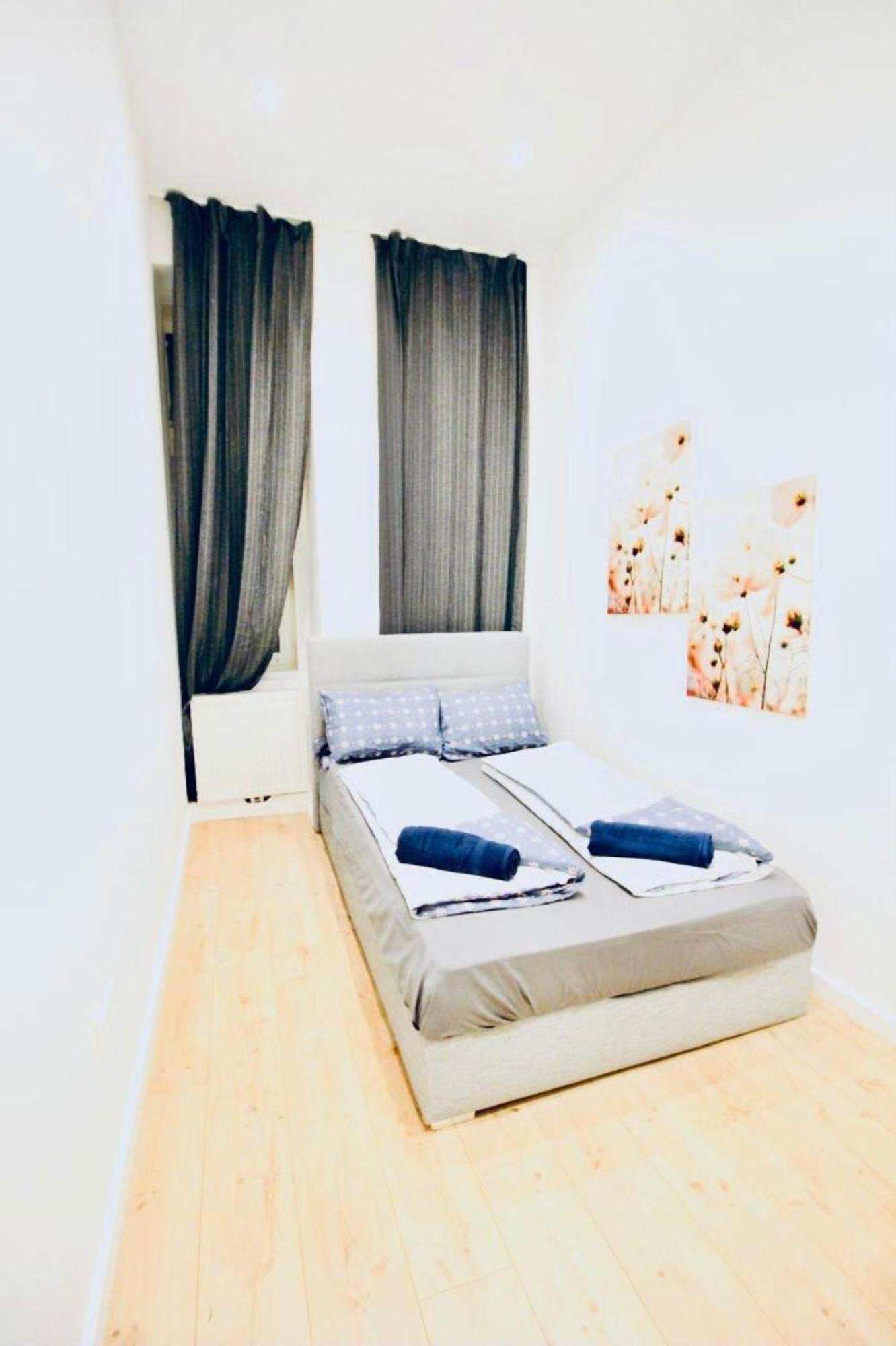 Super Cozy 5 Bedroom Shared 10min Walk To Augarten Apartment *