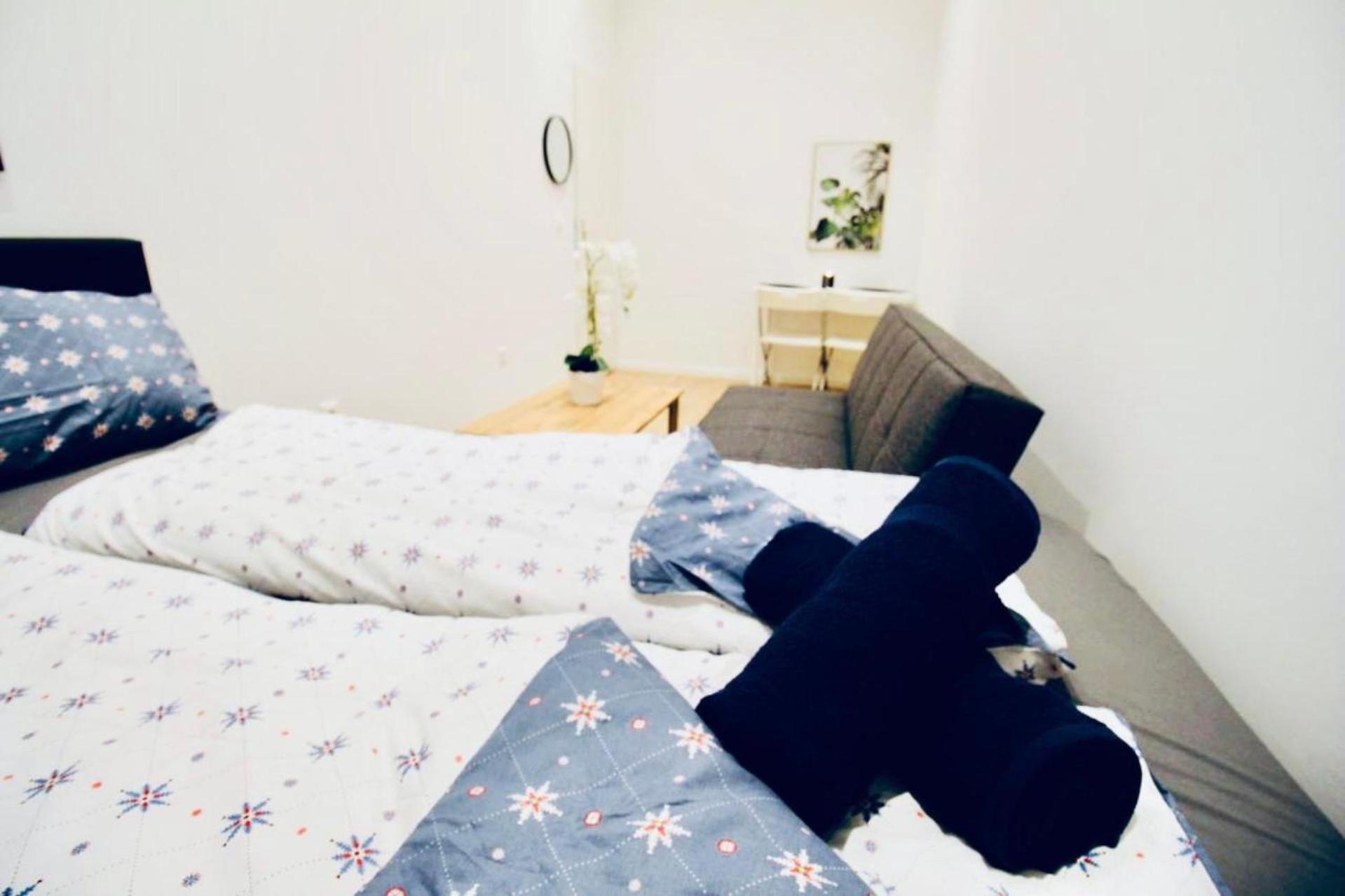 Super Cozy 5 Bedroom Shared 10min Walk To Augarten