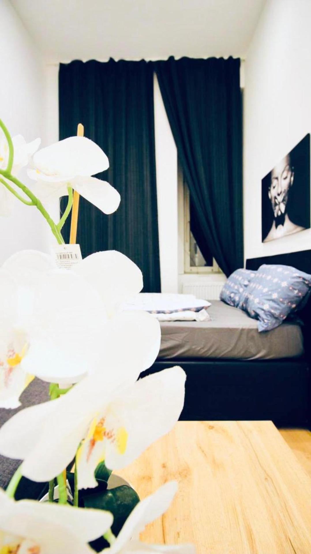 Super Cozy 5 Bedroom Shared 10min Walk To Augarten Apartment