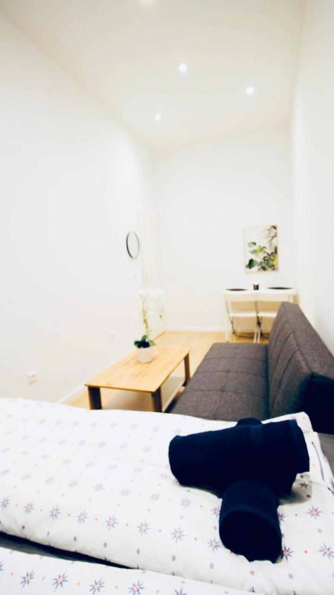 Super Cozy 5 Bedroom Shared 10min Walk To Augarten Apartment *