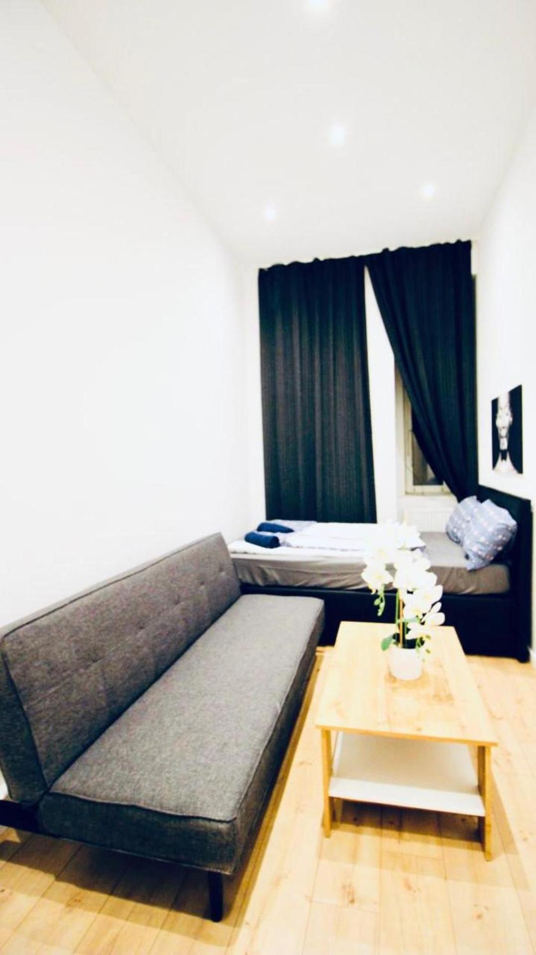 Super Cozy 5 Bedroom Shared 10min Walk To Augarten Apartment Wien