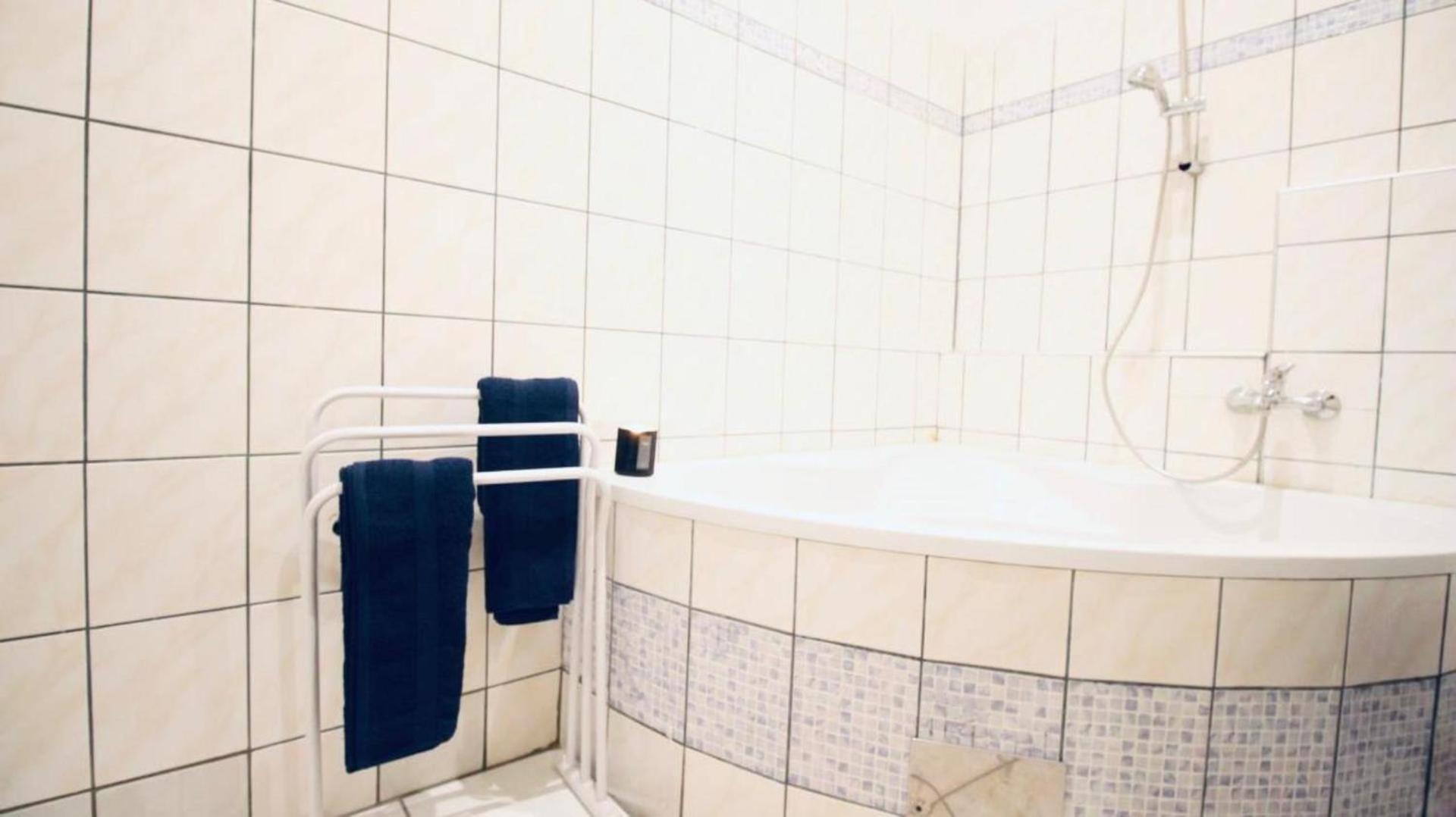 Super Cozy 5 Bedroom Shared 10min Walk To Augarten Apartment Wien