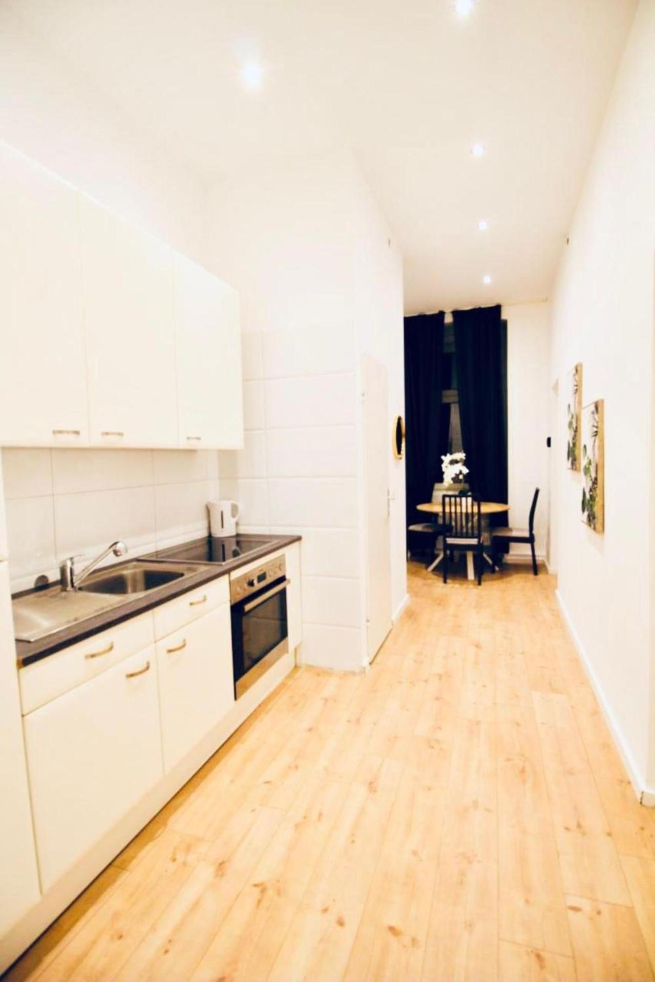 Super Cozy 5 Bedroom Shared 10min Walk To Augarten Apartment Wien