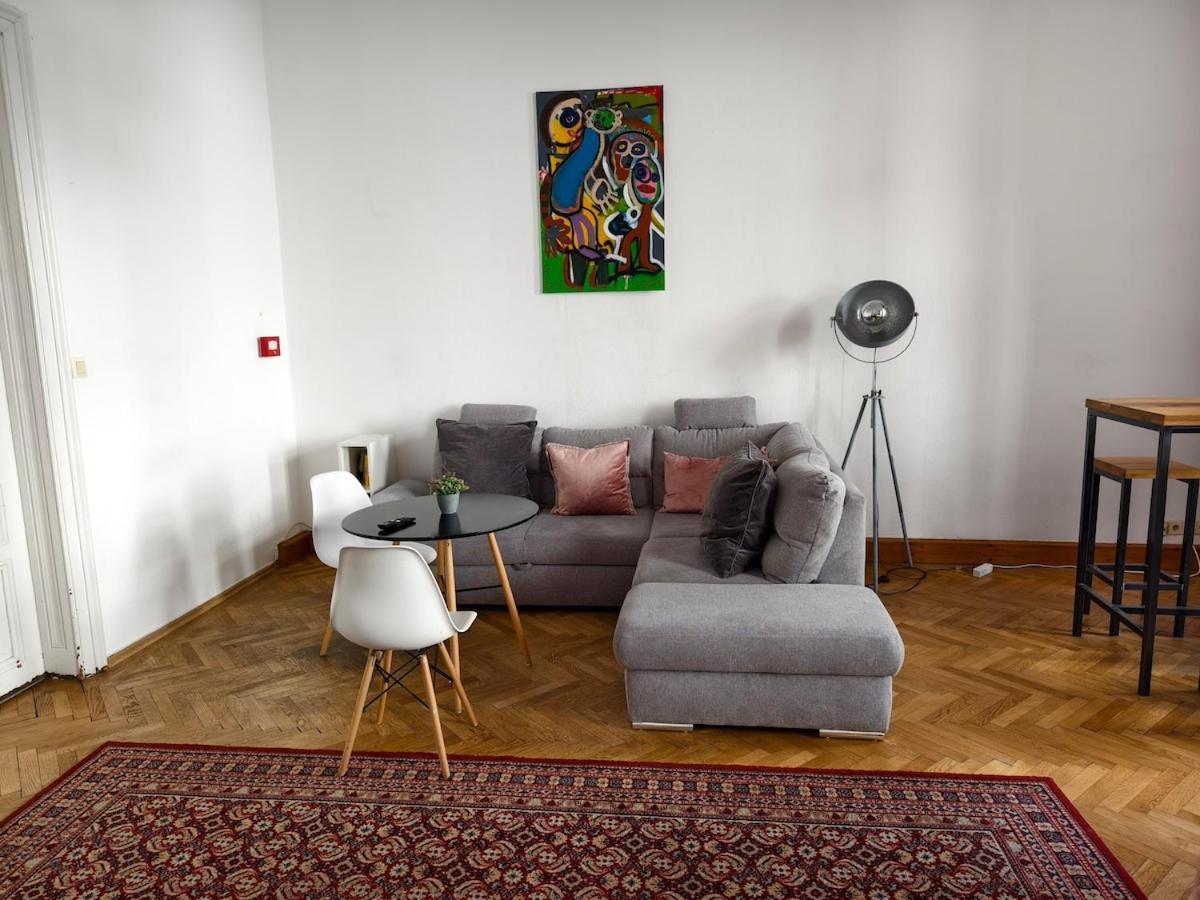 10 Min Center And Rathaus Apartment *