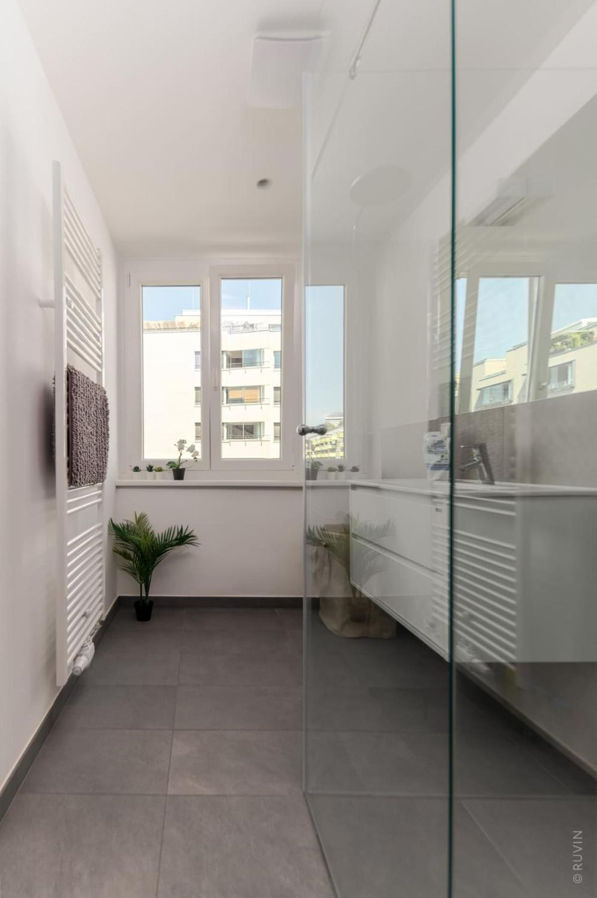 3br I 5 Minutes To Main Station I Long Term