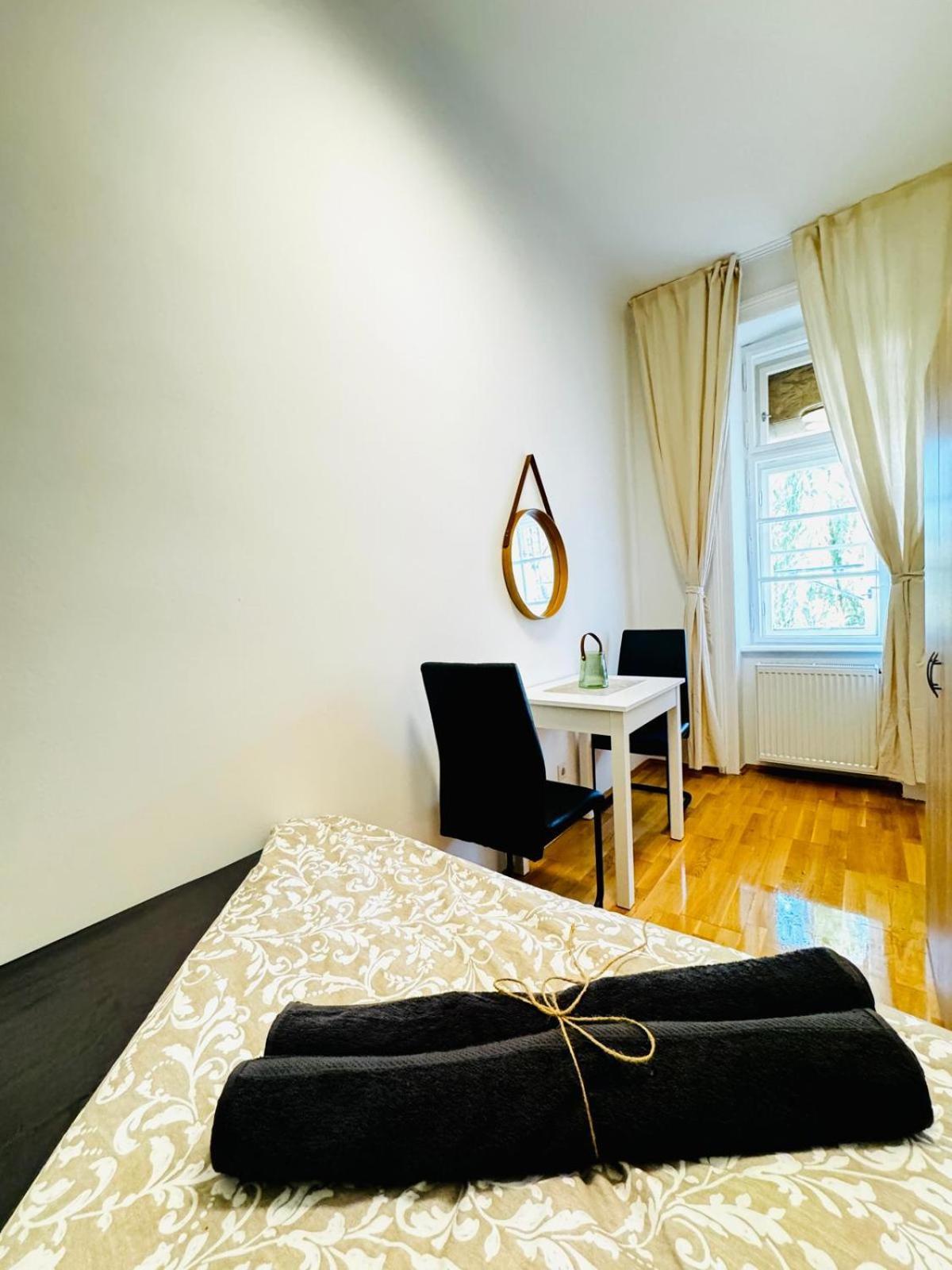 Lovely 2br For 5people, Only 17 Minute Walk To Schoenbrunn