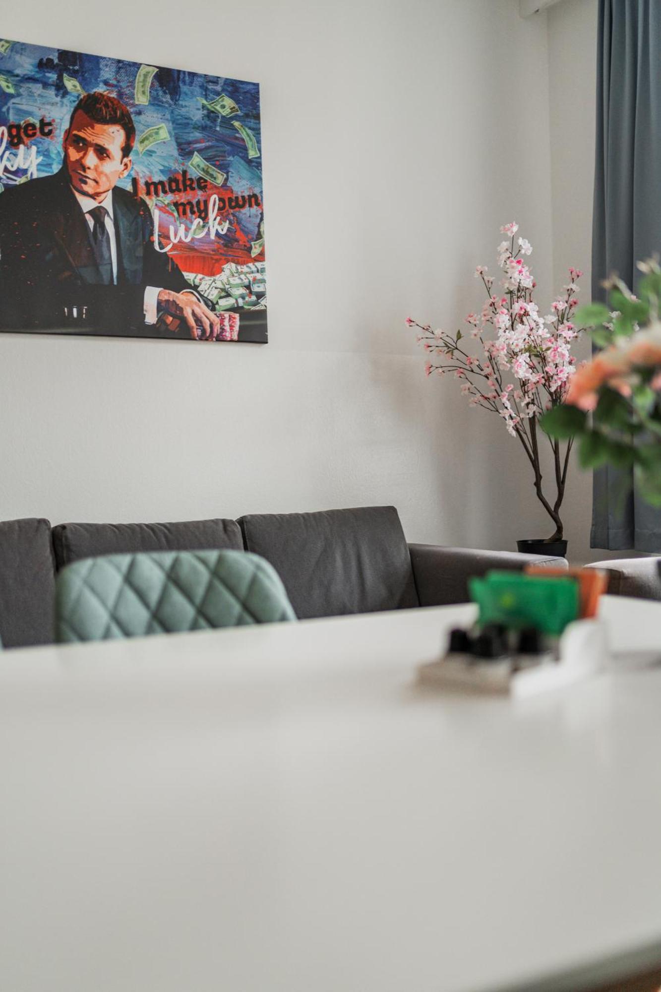 74 Living Apartment *