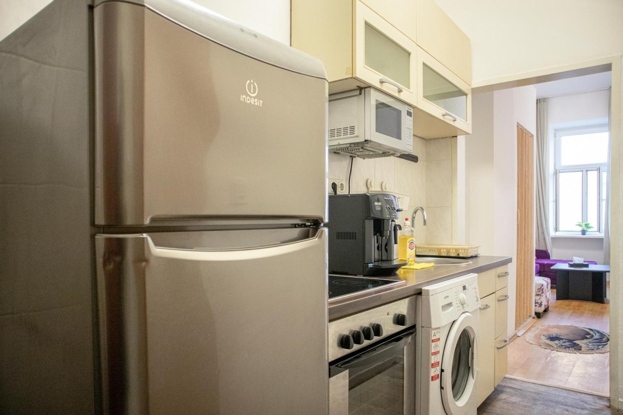 Homelike 2br Apt. @millenium Tower/danube River Apartment