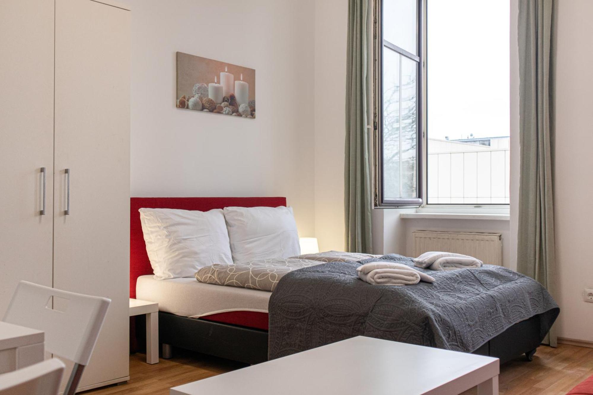 Apartment Homelike 2br Apt. @millenium Tower/danube River