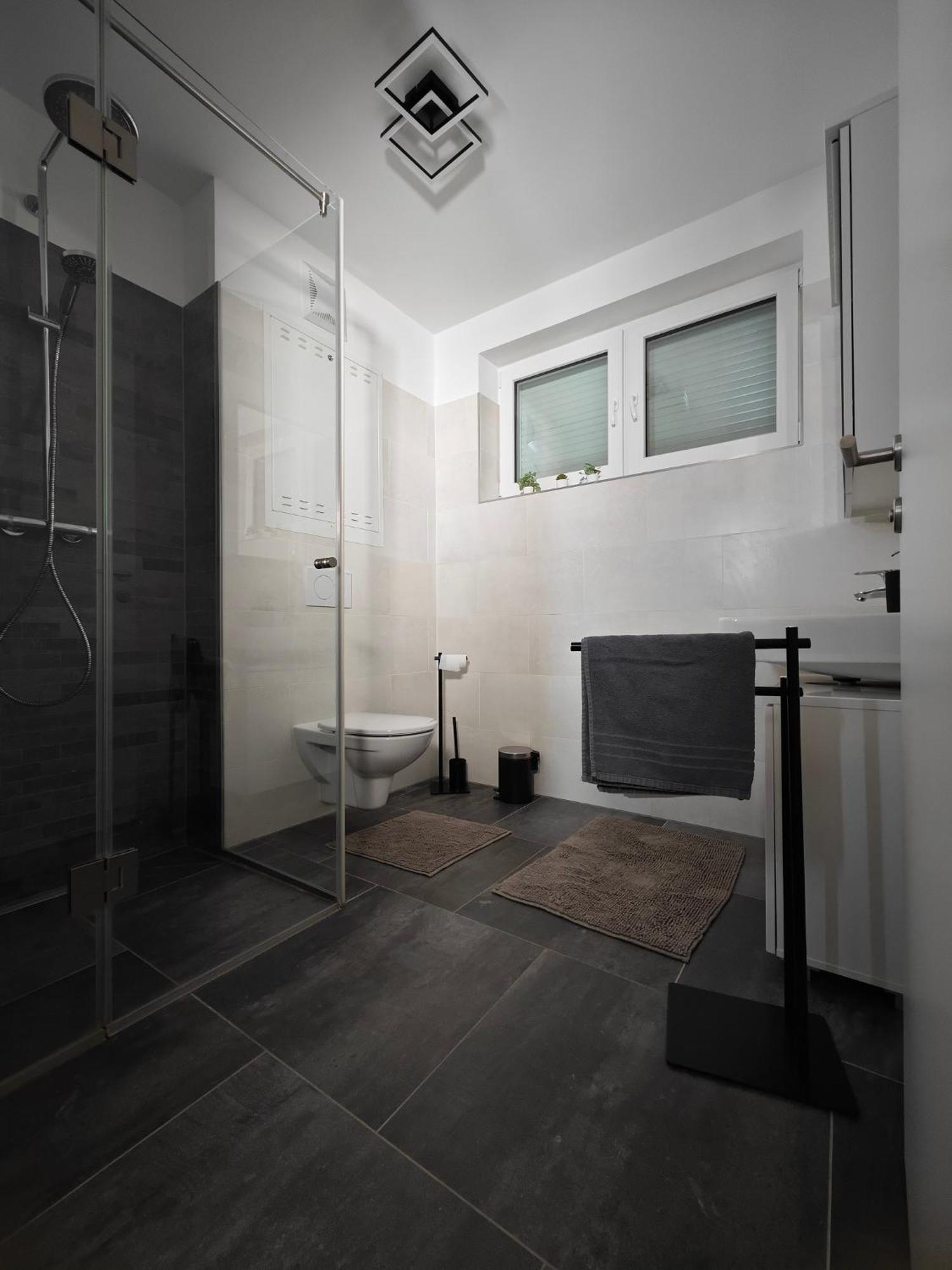 Bella's - Beautiful, Modern And Next To Metro Apartment Vienna