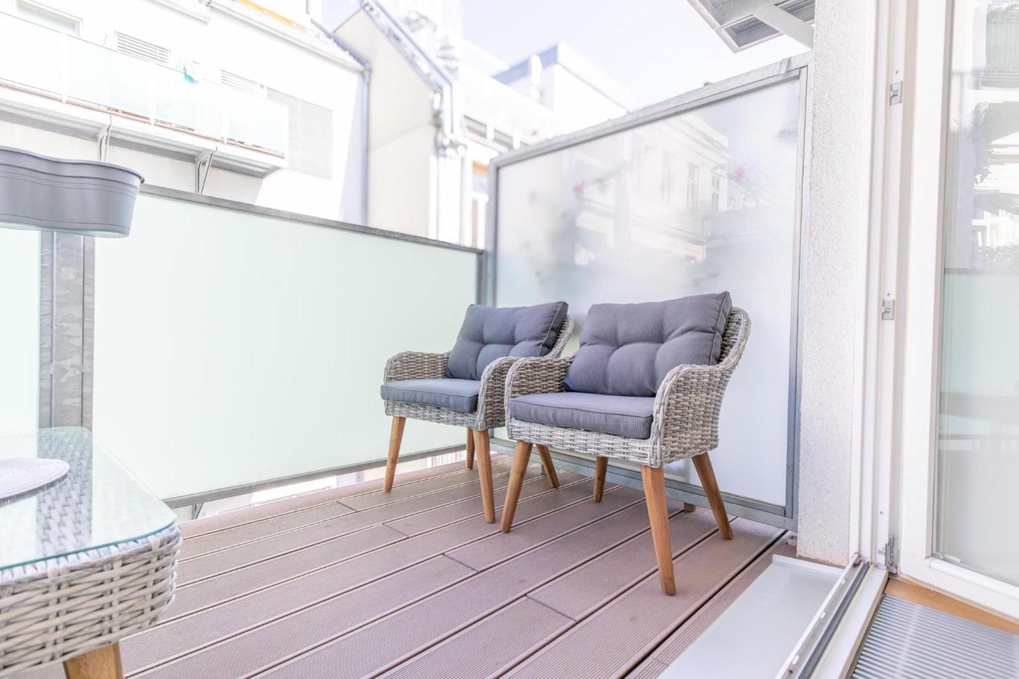 Modern 1br & 1lr In Viennas Downtown Apartment