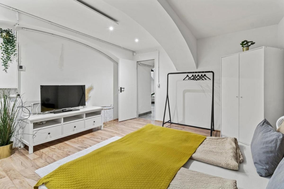 6 Minutes To S-bahn I Souterrain Loft I Wifi