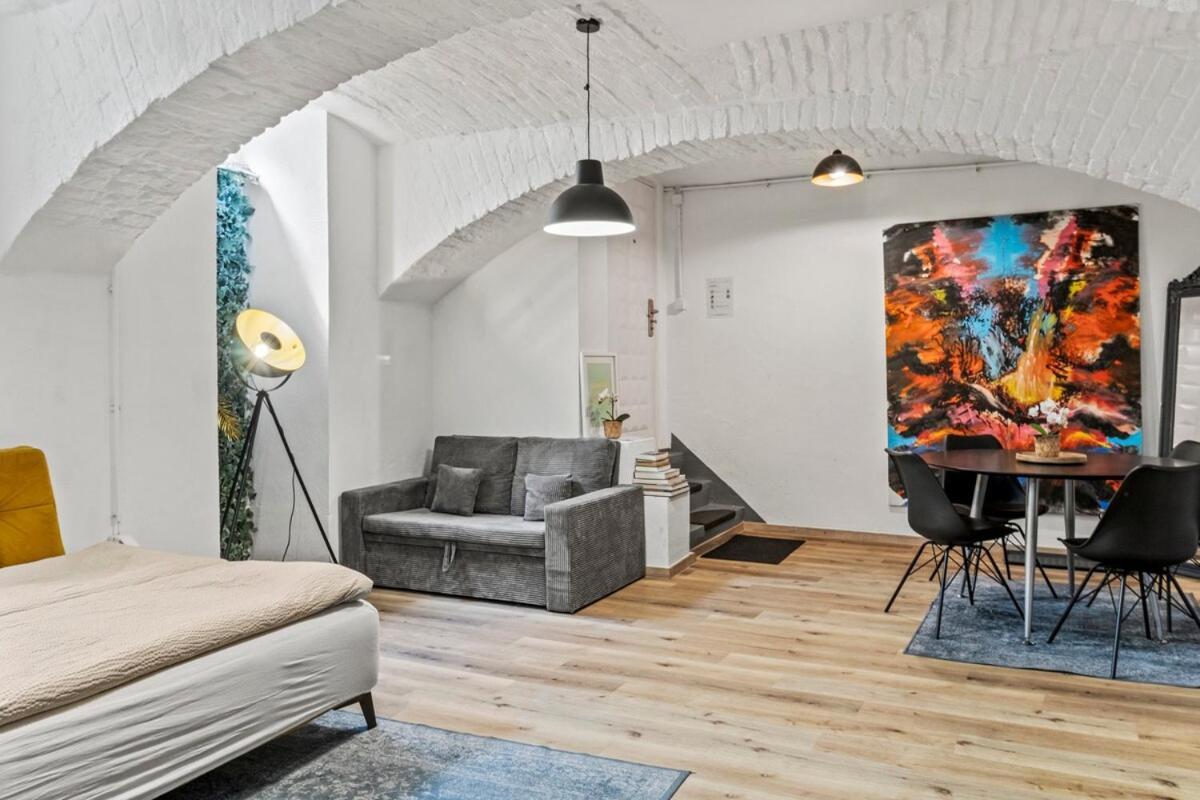 6 Minutes To S-bahn I Souterrain Loft I Wifi * Vienna