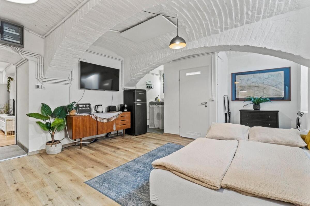 6 Minutes To S-bahn I Souterrain Loft I Wifi Vienna