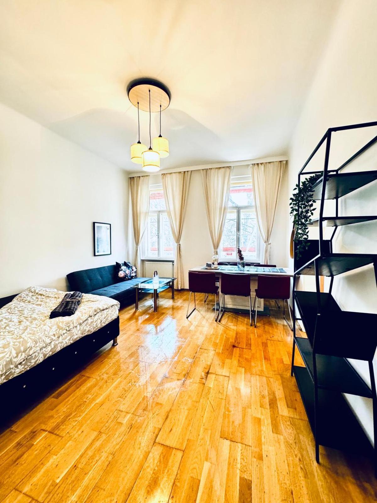 2br For 6 People, Only 17 Minute Walk To Schoenbrunn Wien