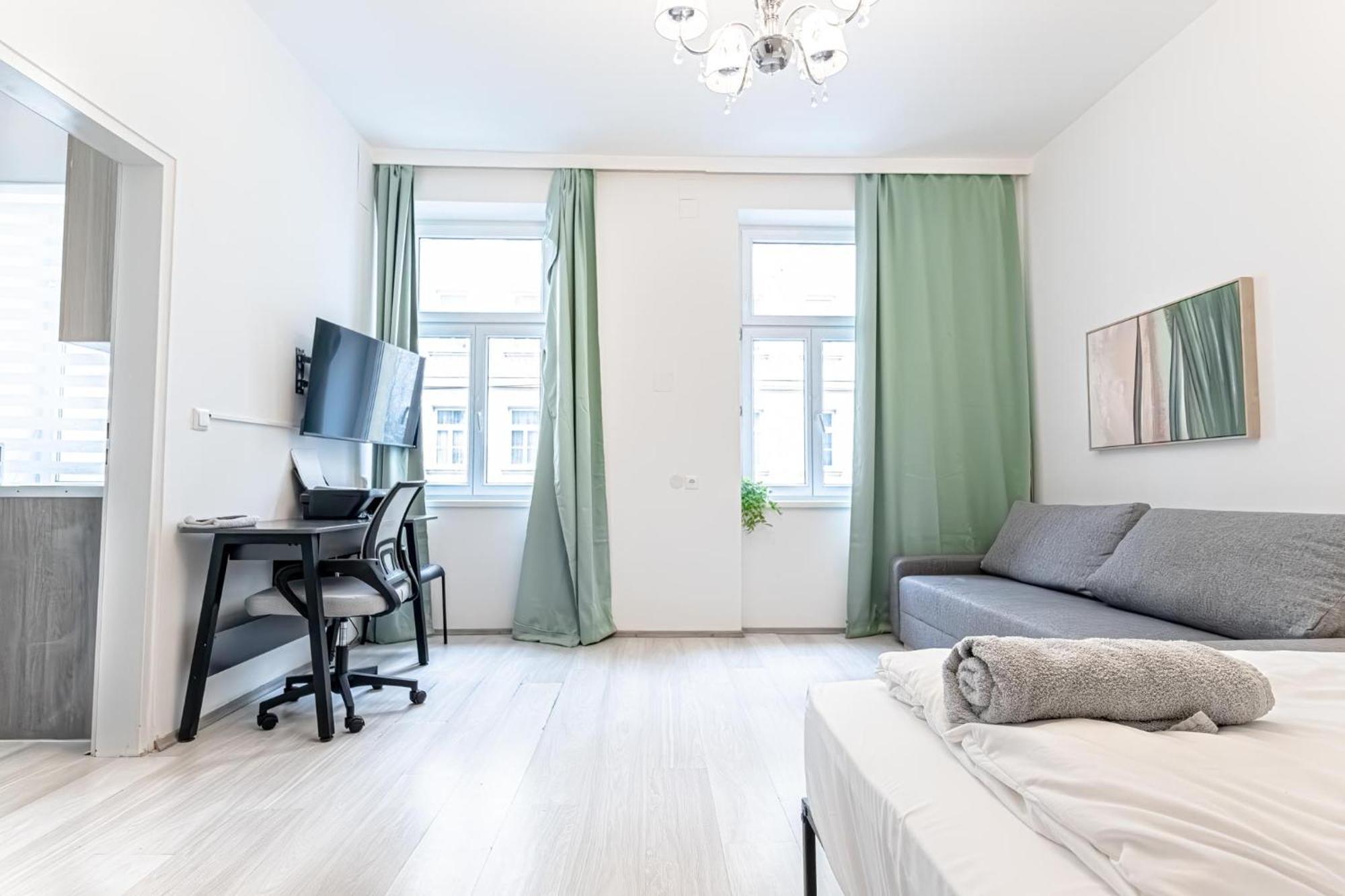 Danube Delight: Elegant Getaway Near Prater Stern