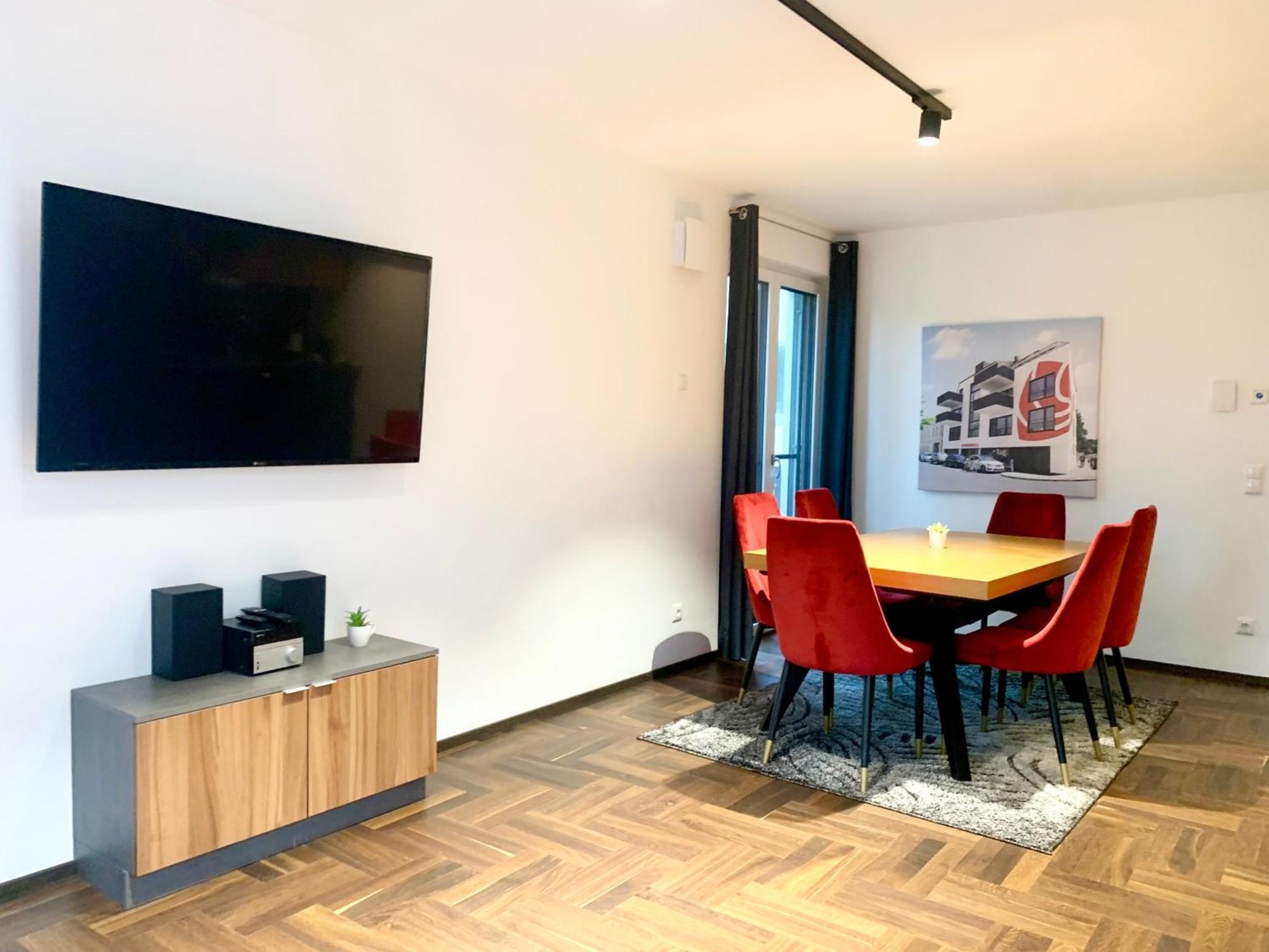 Moeblierte + Parkplatz Und Terrasse Apartment Vienna