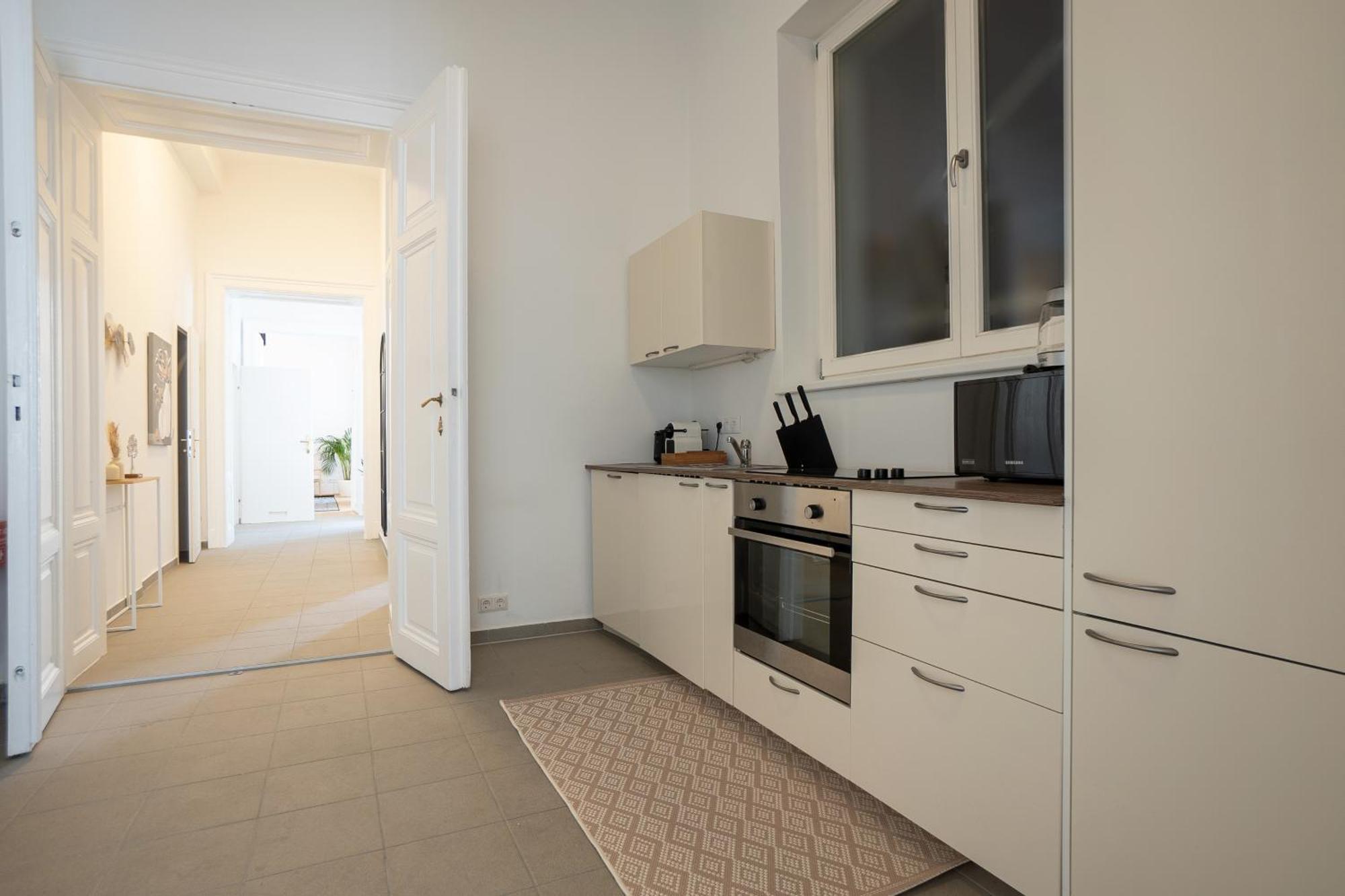 Vibrant 107 M2 Flat In The Center *