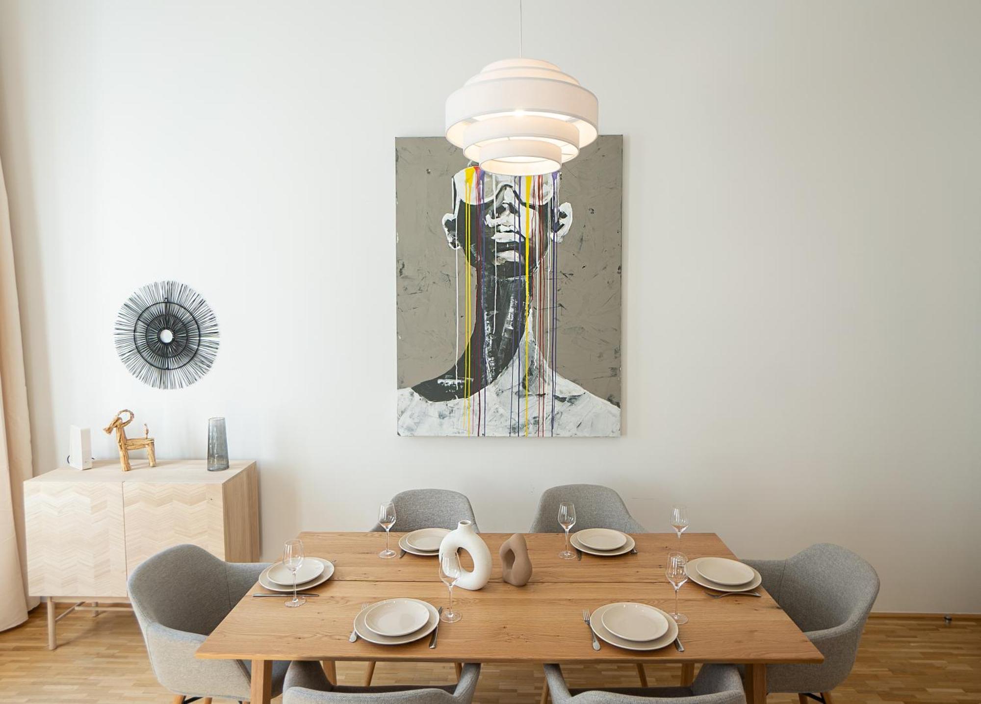 Vibrant 107 M2 Flat In The Center *