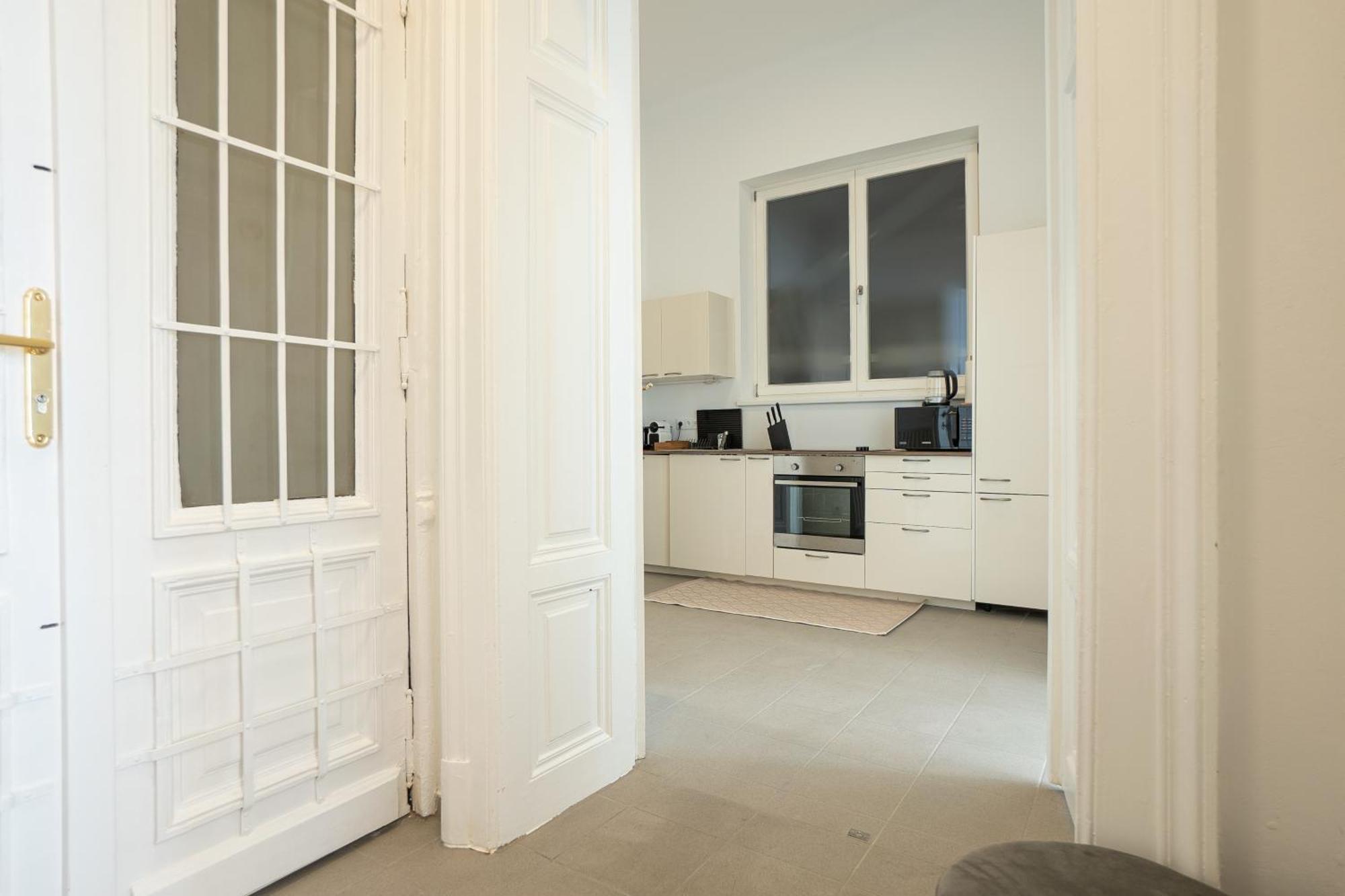 Vibrant 107 M2 Flat In The Center