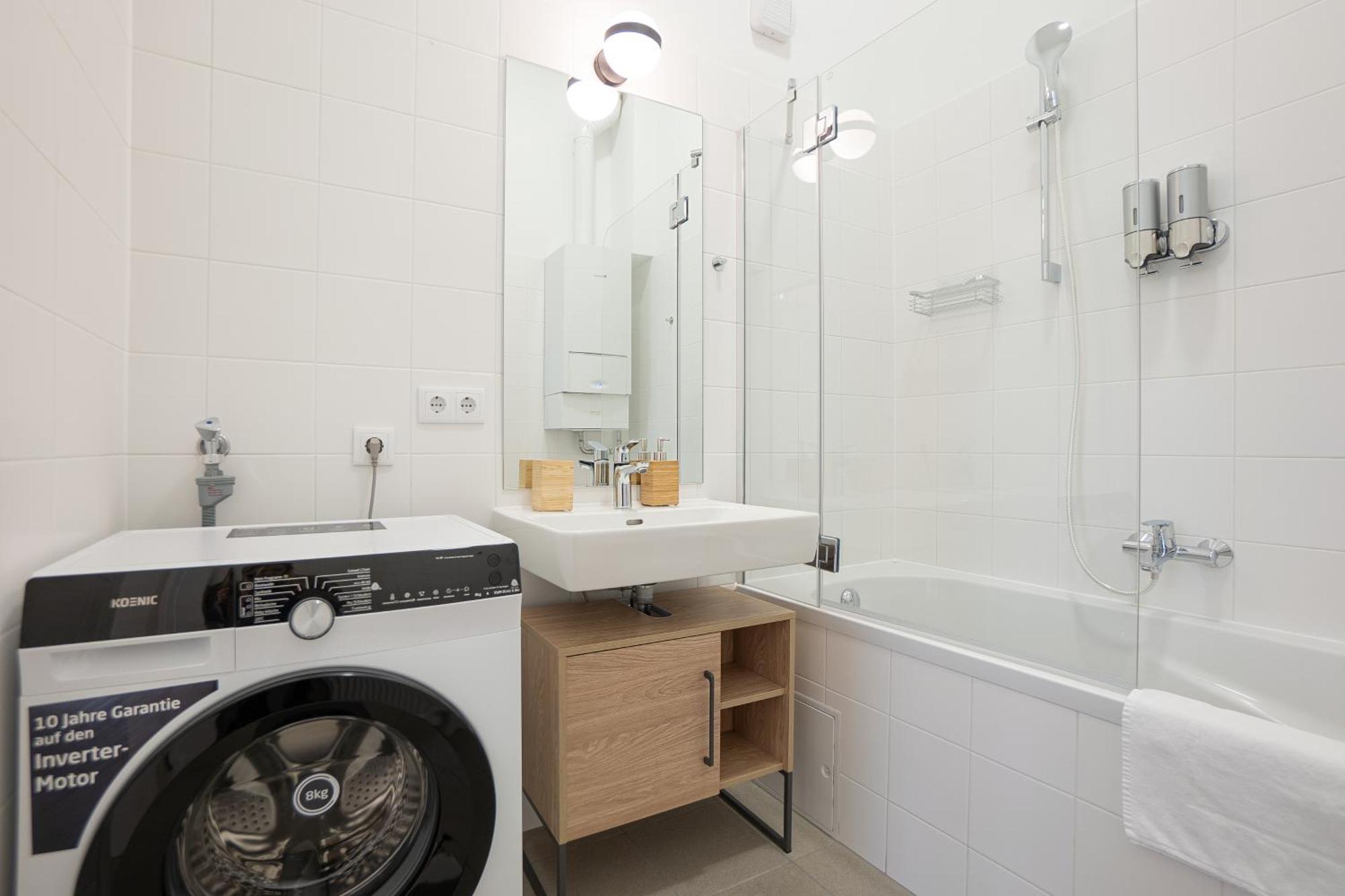 Vibrant 107 M2 Flat In The Center *