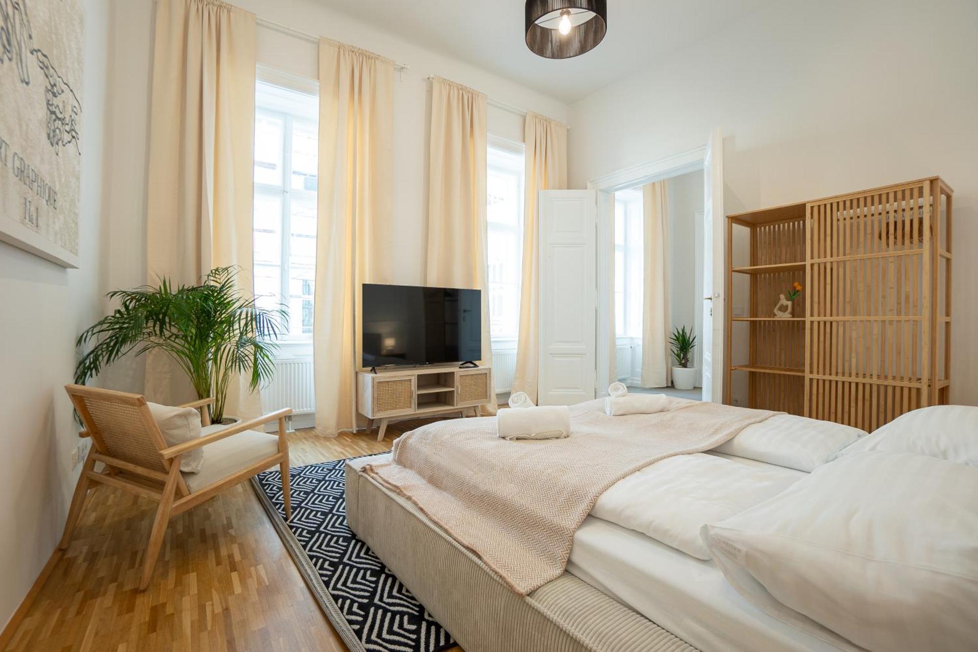 Vibrant 107 M2 Flat In The Center