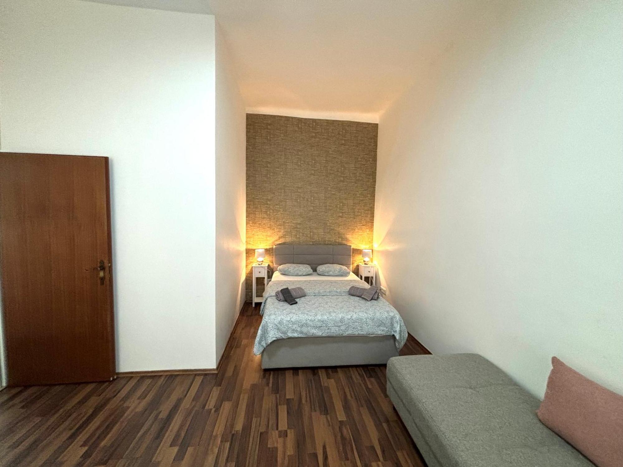 Cityplaza - 1020 Apartment