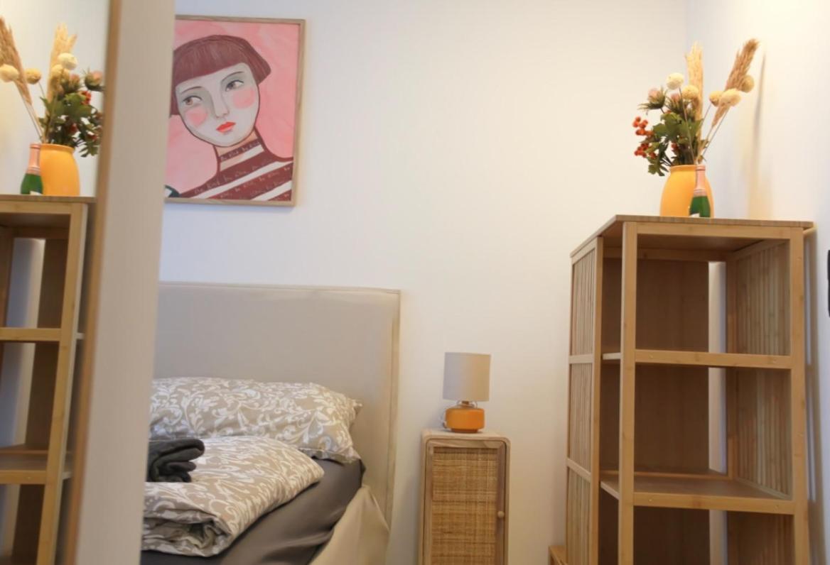 Appartamento Modern Penthouse With Balcony & Free Parking