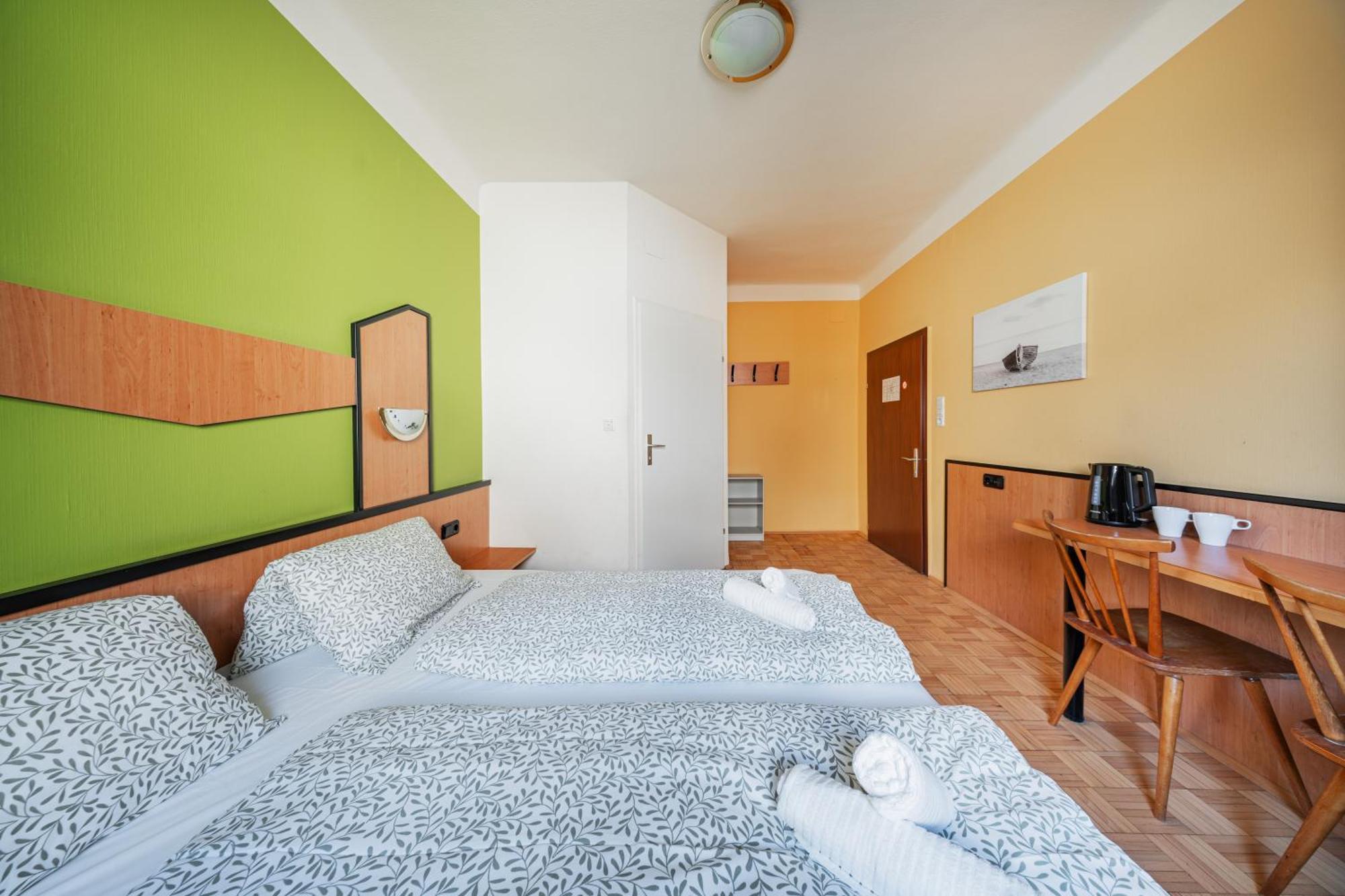 West Business Hotel
