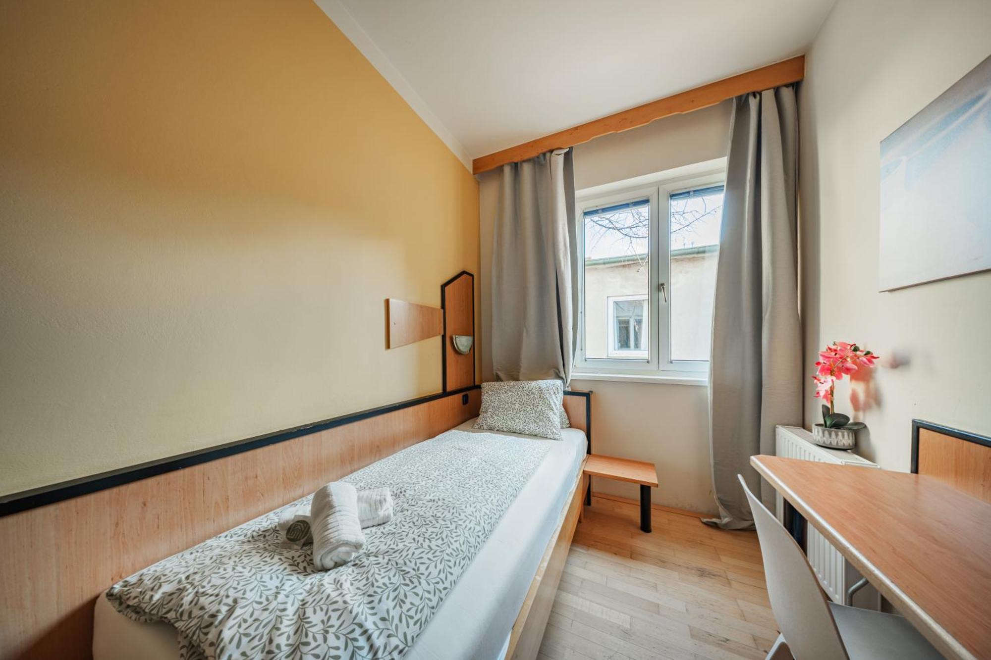 West Business Hotel 2*