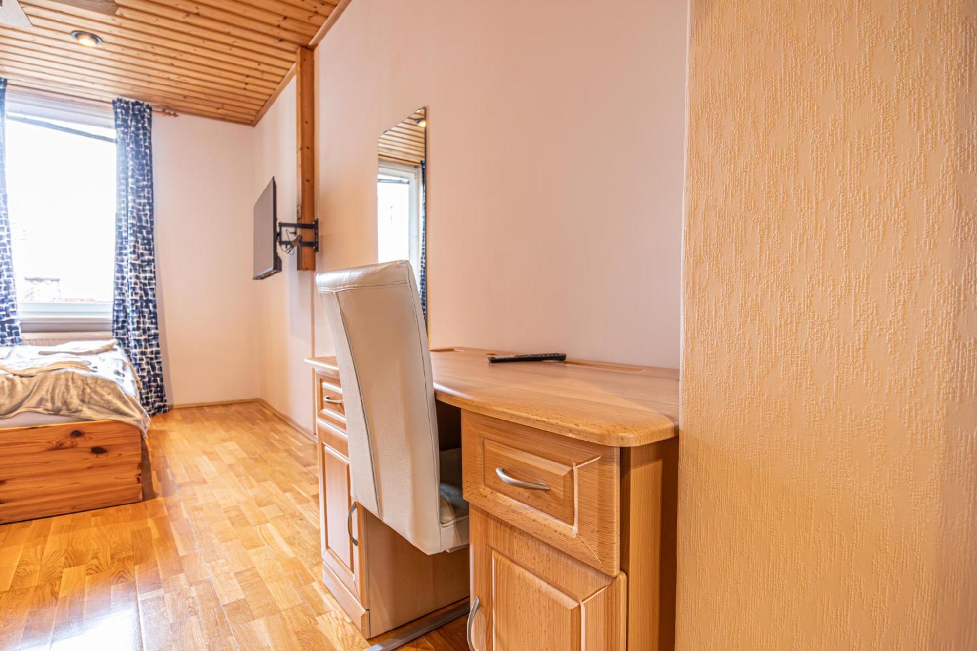 Vienna's Finest Spacious 2br & 1lr Apartment Vienna