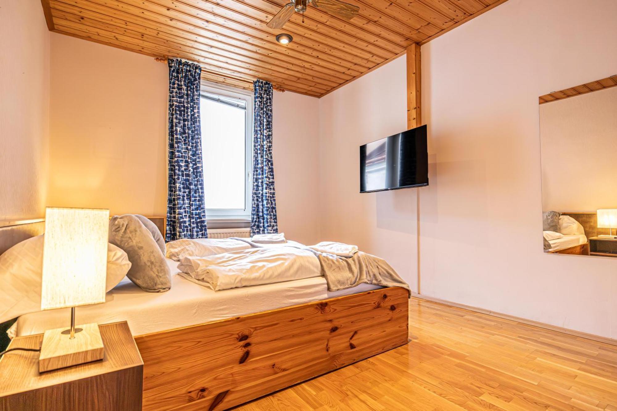 Vienna's Finest Spacious 2br & 1lr Vienna