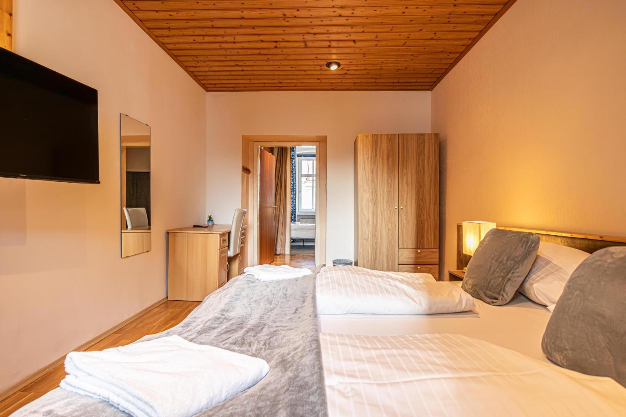 Apartment Vienna's Finest Spacious 2br & 1lr Vienna