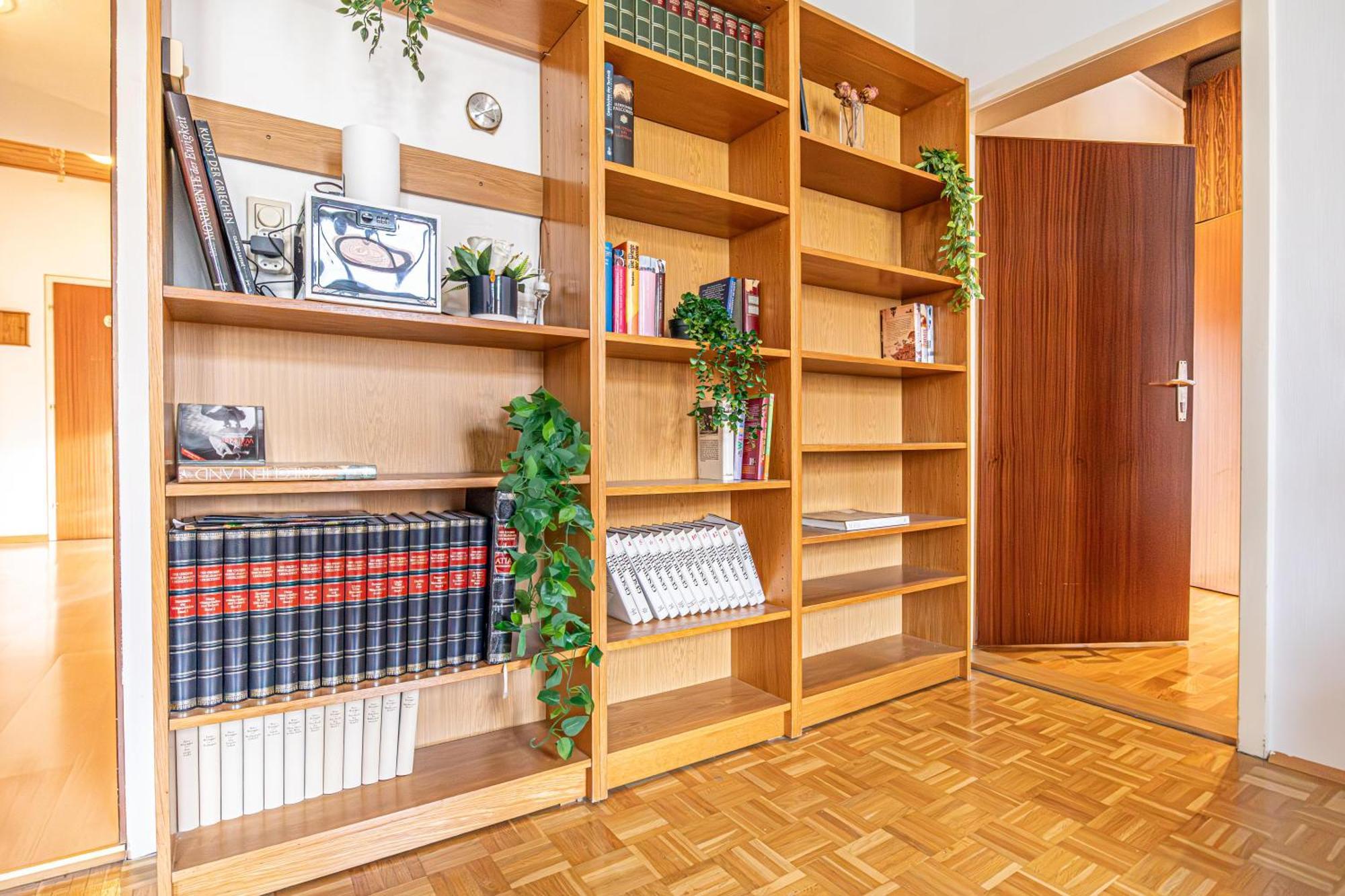 Vienna's Finest Spacious 2br & 1lr Vienna