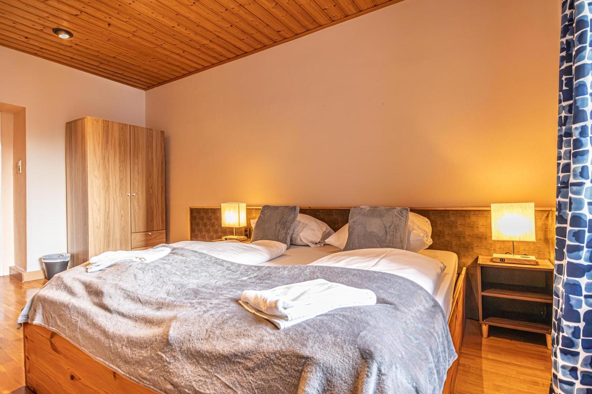 Vienna's Finest Spacious 2br & 1lr Apartment