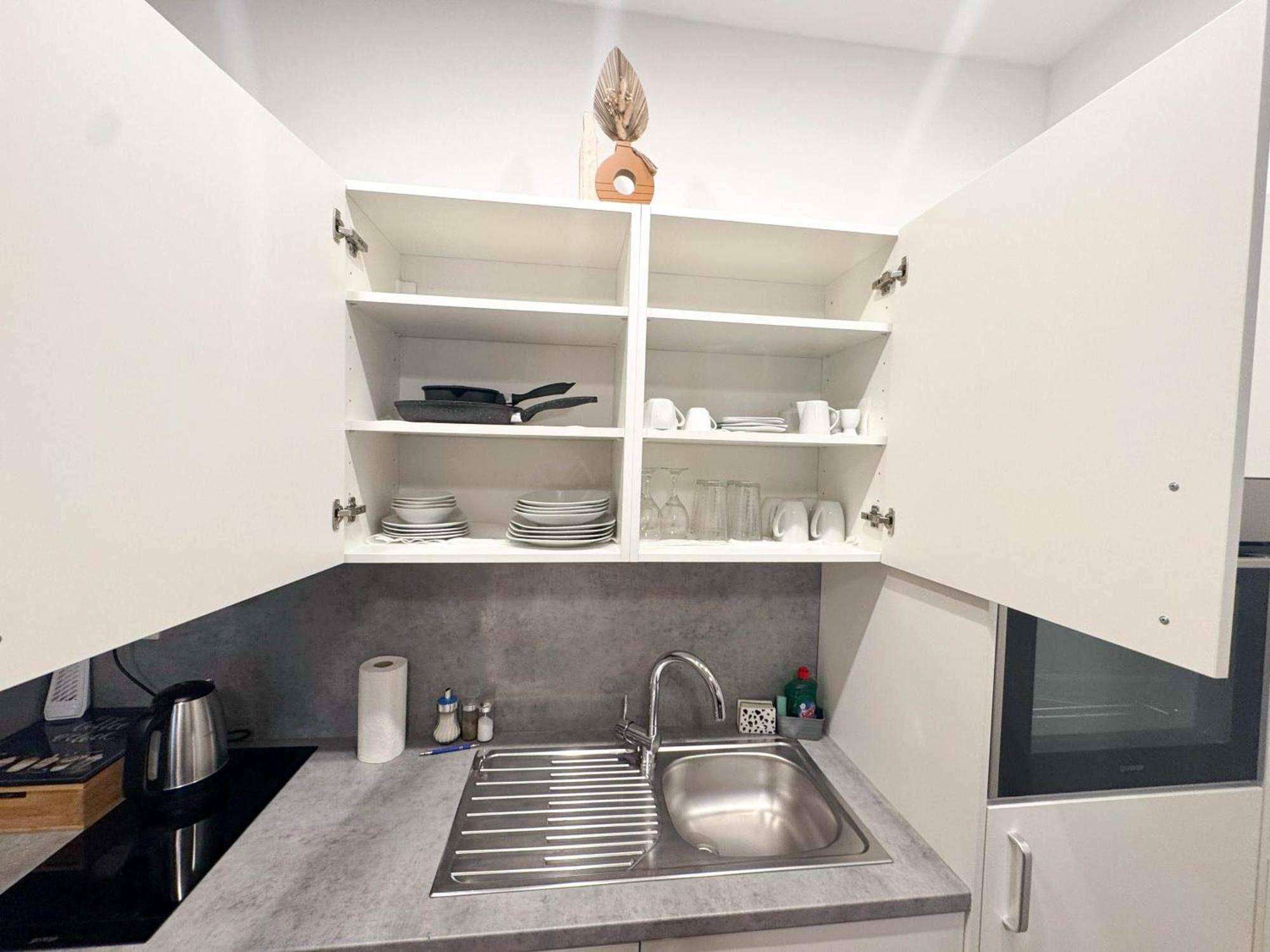 Cozy In Location With Free Parking Apartment