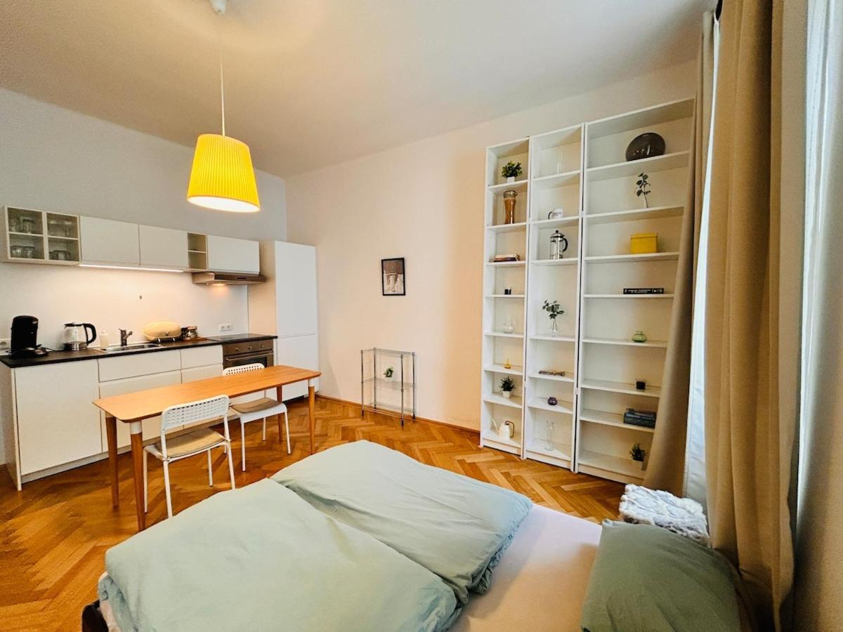 Small & Fine Near Akh Vienna