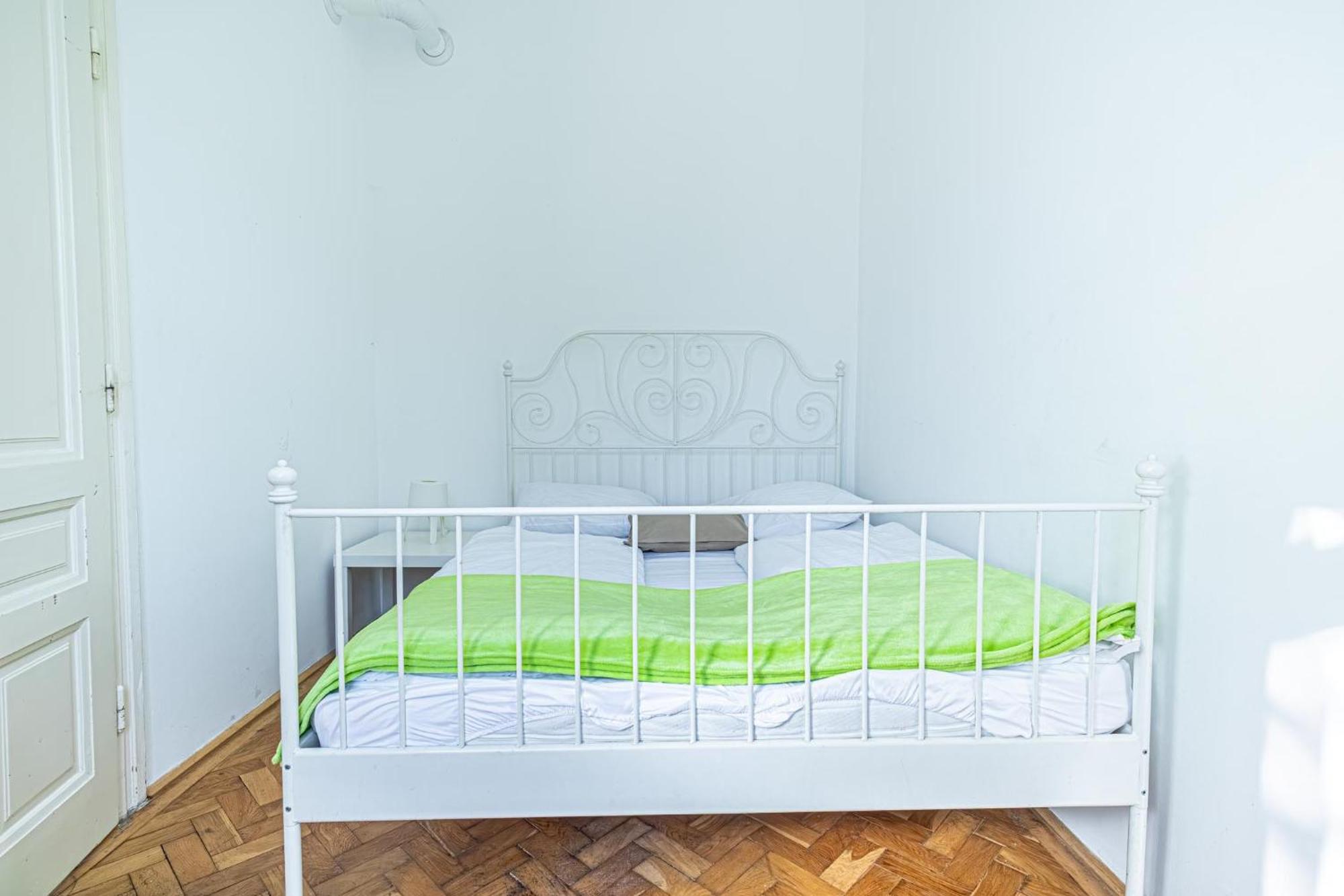 Stylish 2br For Groups, Up To 5p At Margareten Apartment